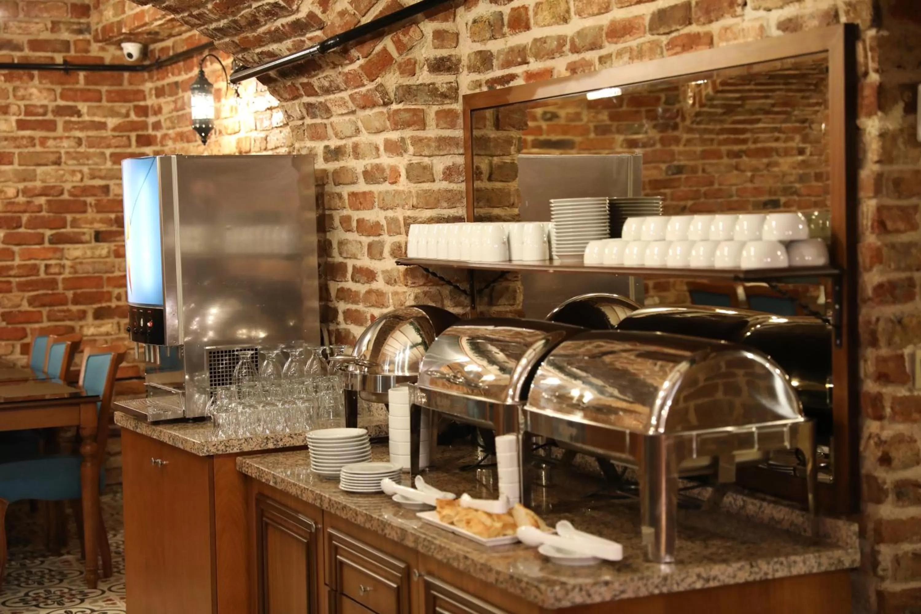 Restaurant/places to eat in Meserret Palace Hotel - Special Category