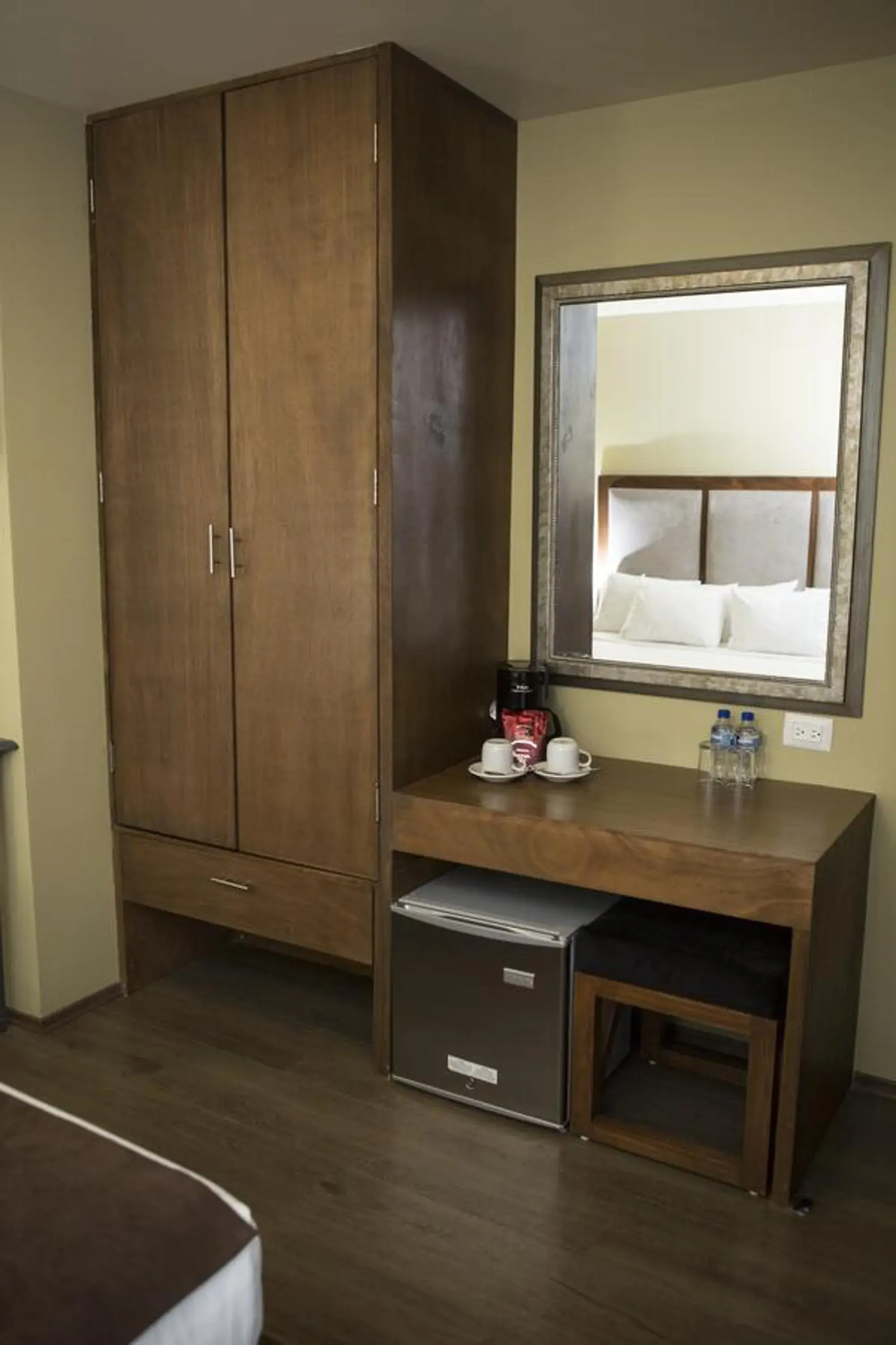 TV and multimedia, Bathroom in Suites Lerma