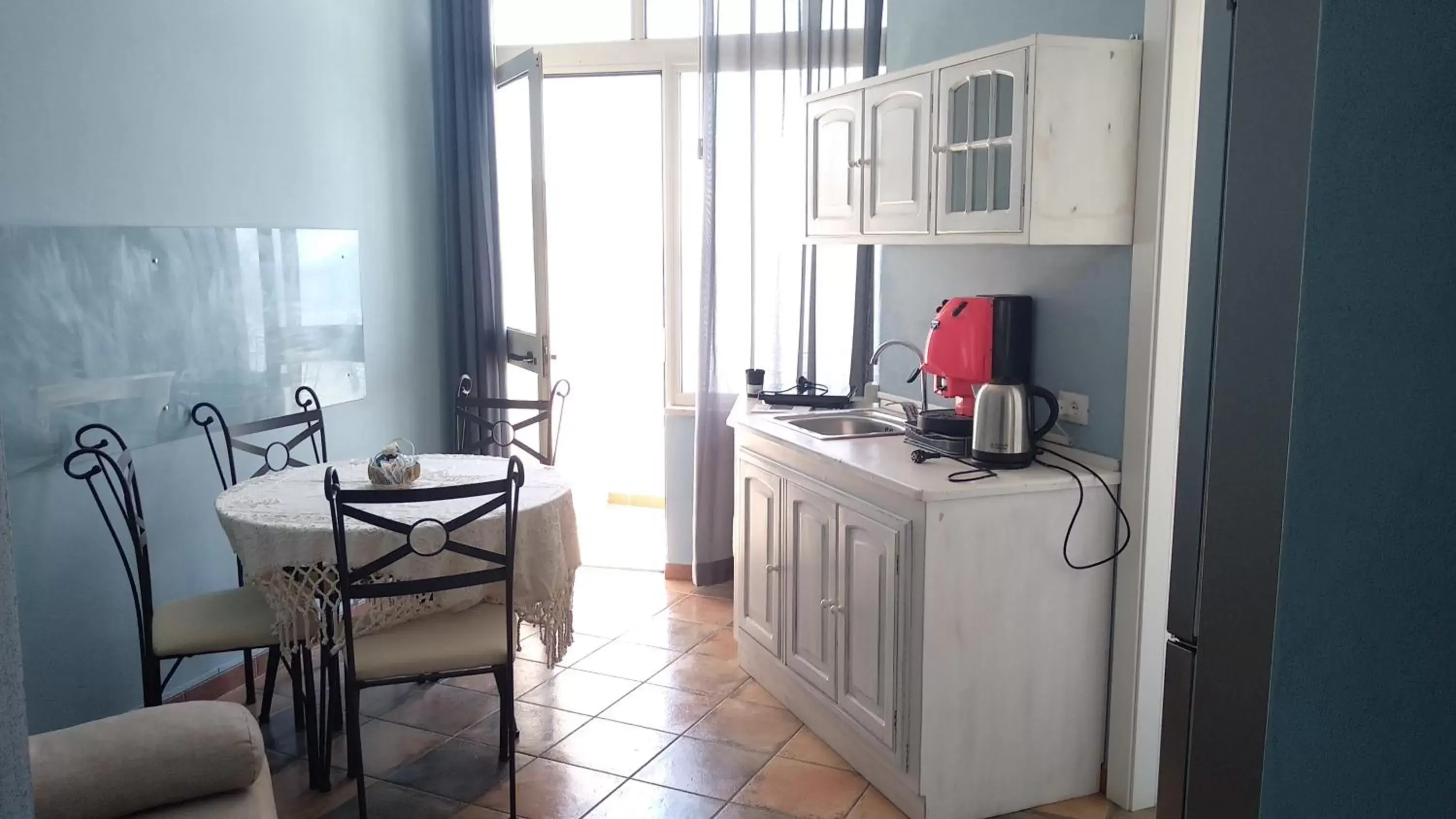 Dining area, Kitchen/Kitchenette in Nereidi