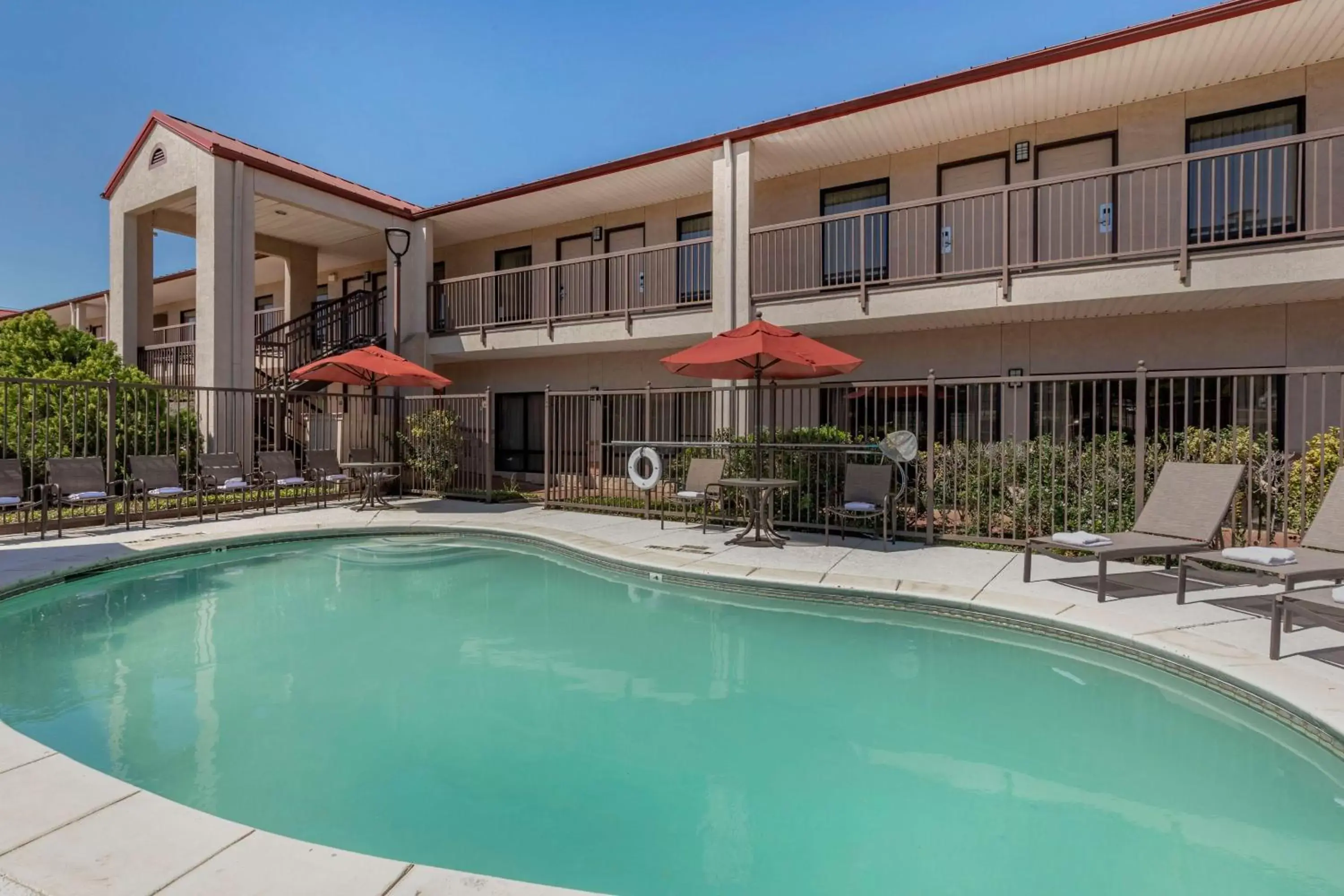 Pool view, Property Building in Best Western Lindale Inn