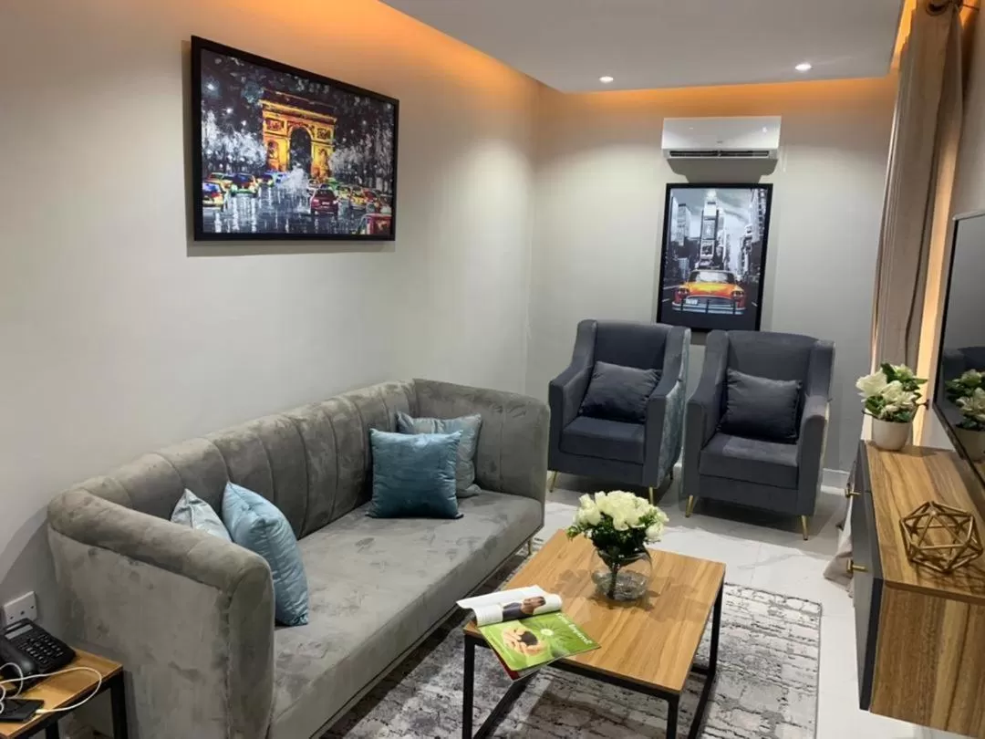 Seating Area in Choice Suites Signature