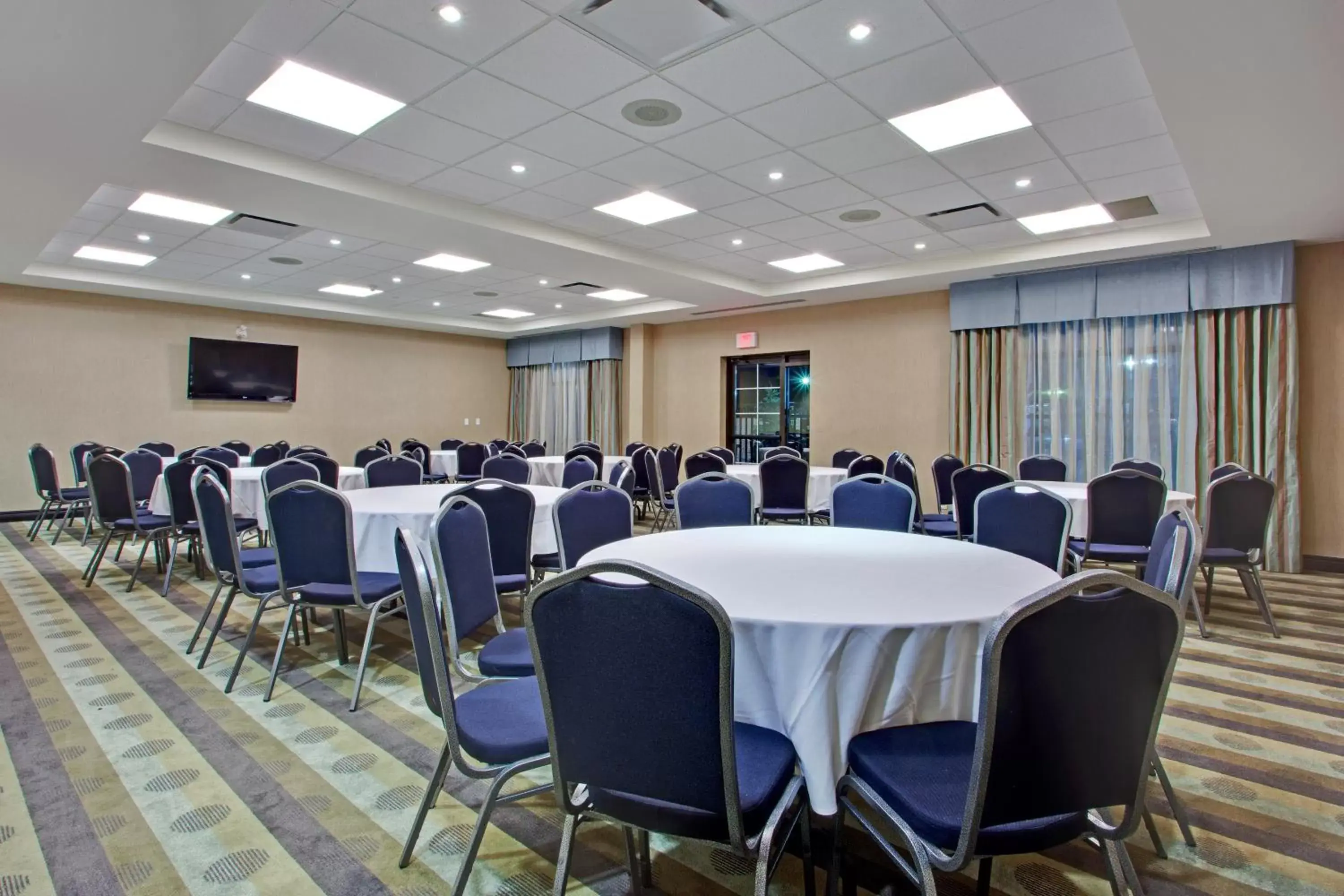 Banquet/Function facilities in Holiday Inn Express Hotel & Suites Ottawa West-Nepean, an IHG Hotel