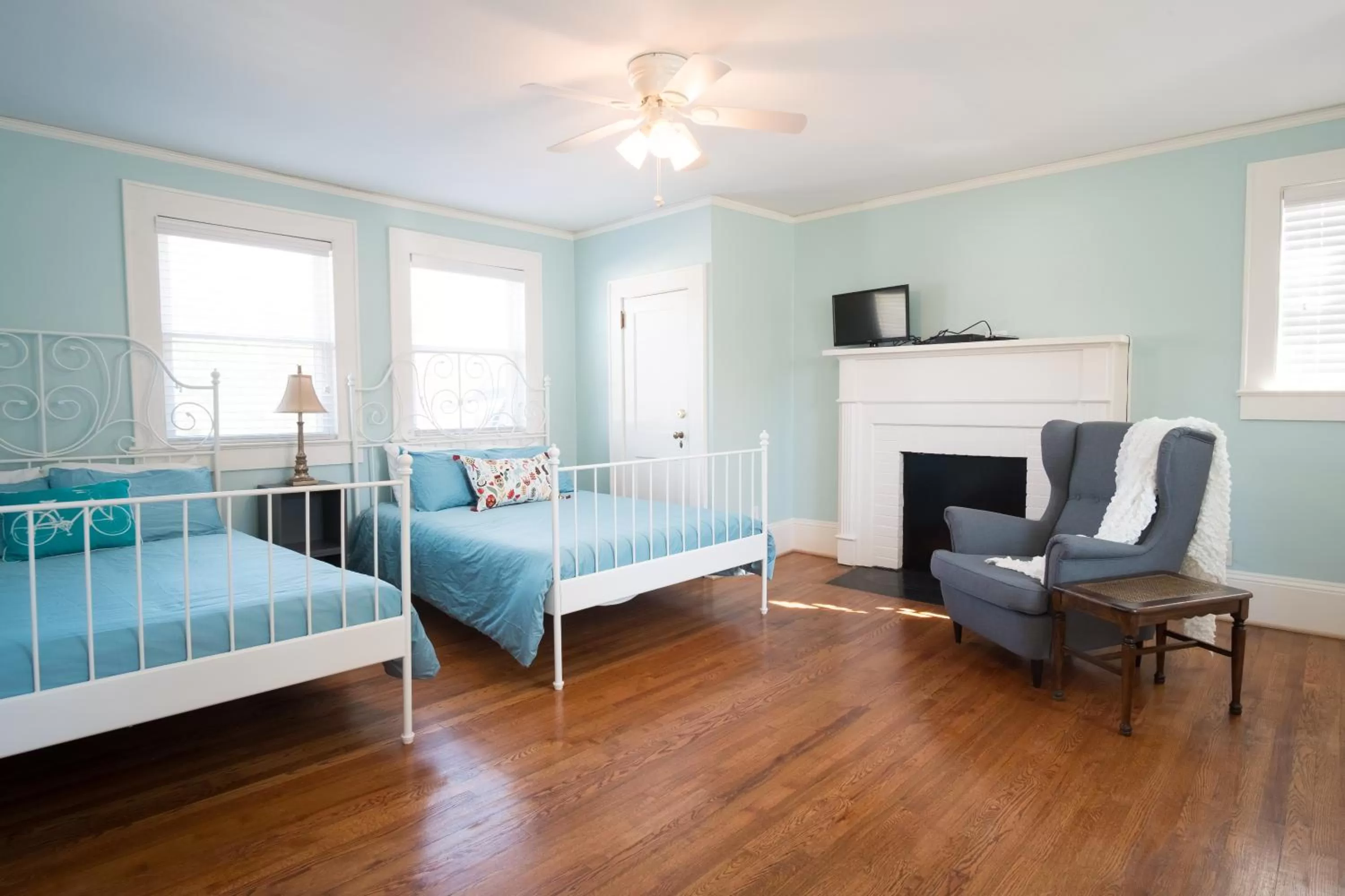 Bed in Swamp Rabbit Inn Travelers Rest