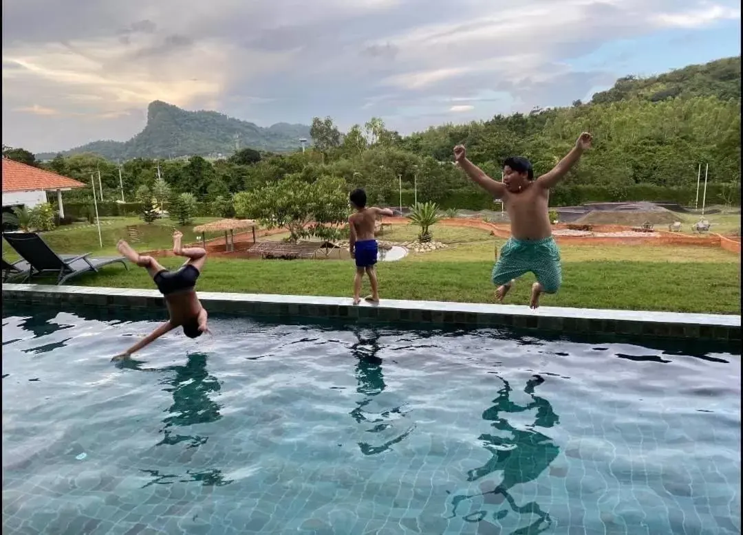 Swimming Pool in Viva Montane Hotel Pattaya