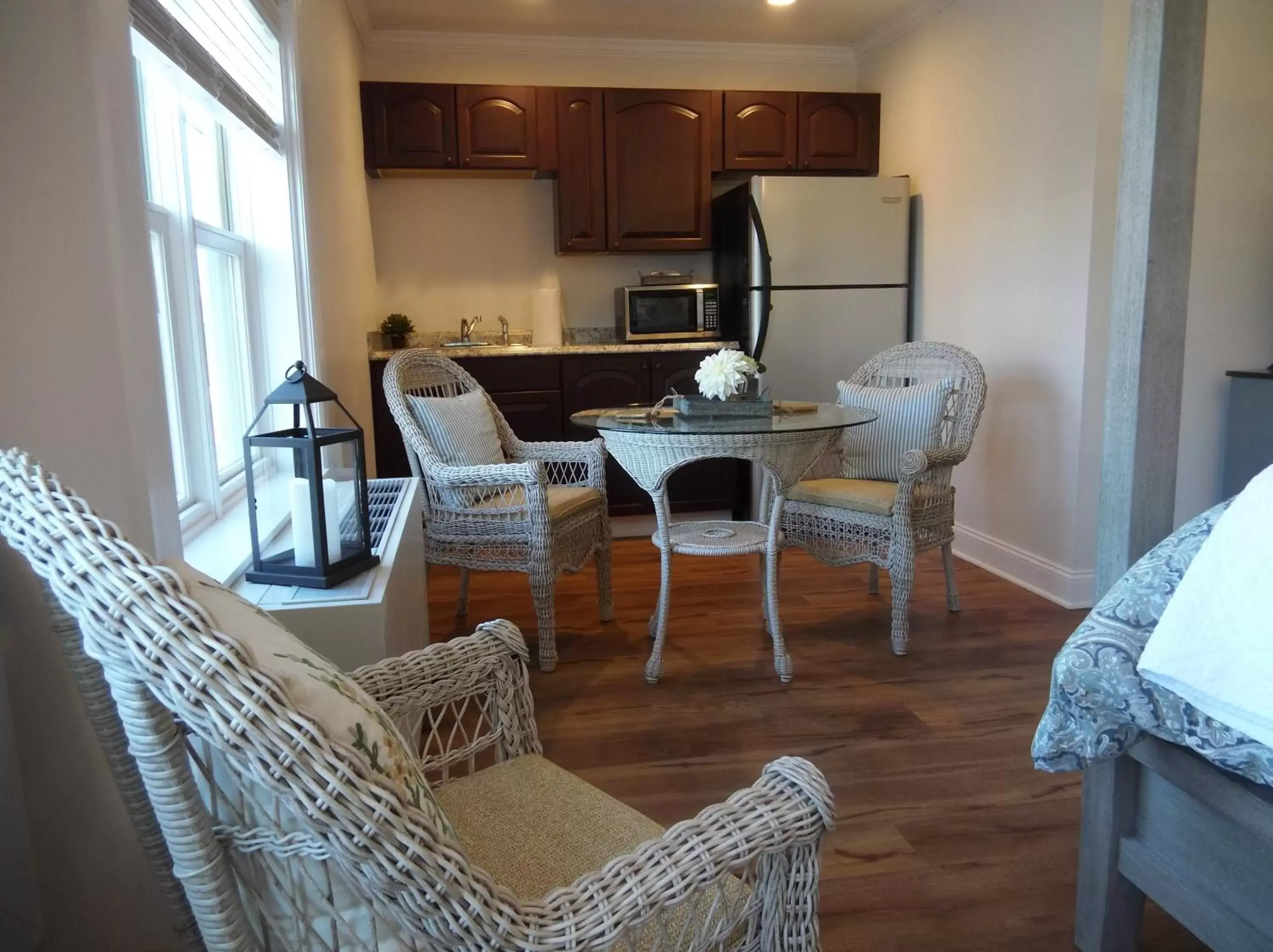 Seating Area in Harbor House Inn