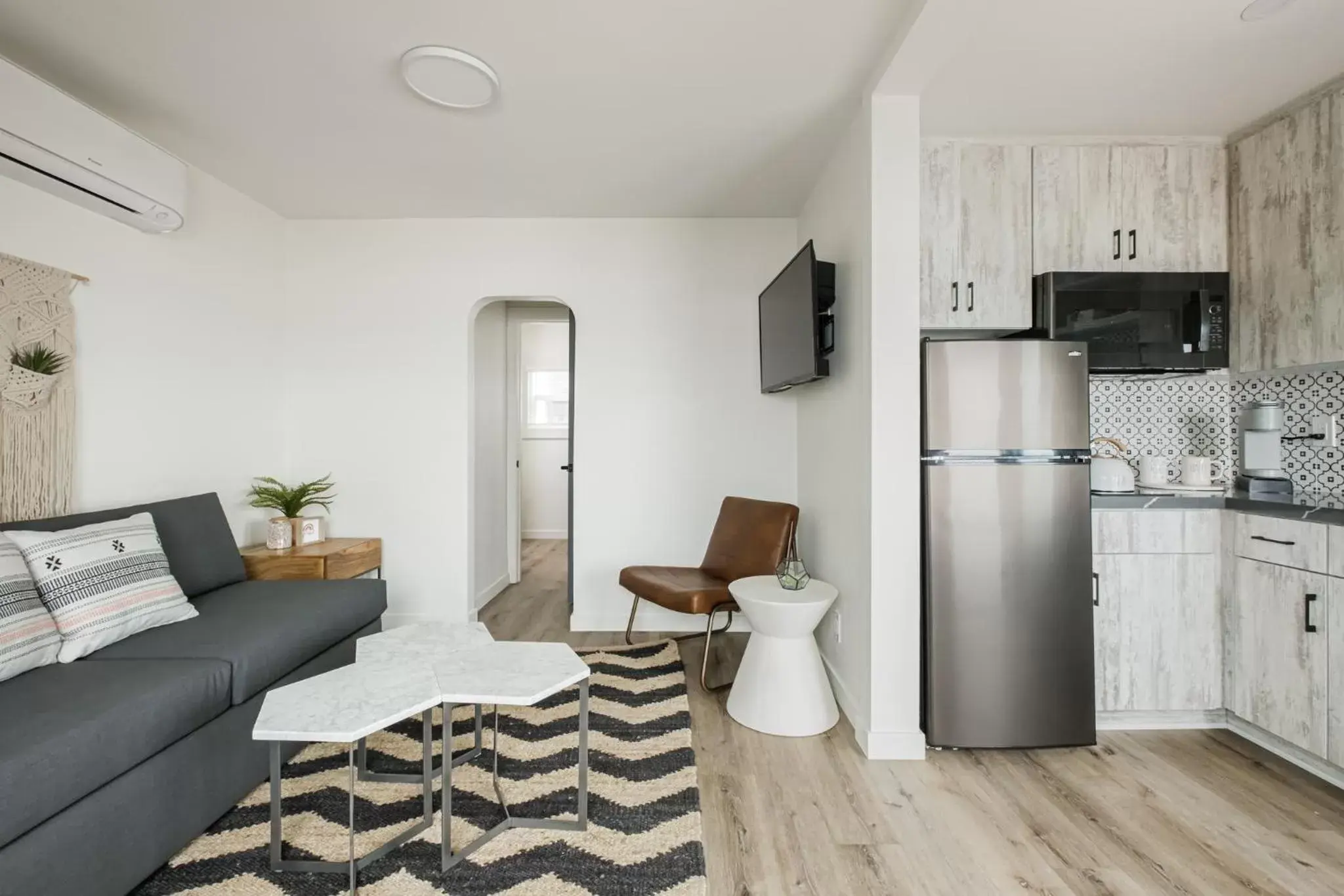 Kitchen or kitchenette, Seating Area in The Marbella