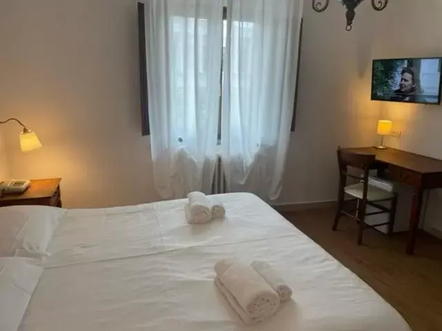 Bed in Hotel Caffè Verdi - 24 hours Reception