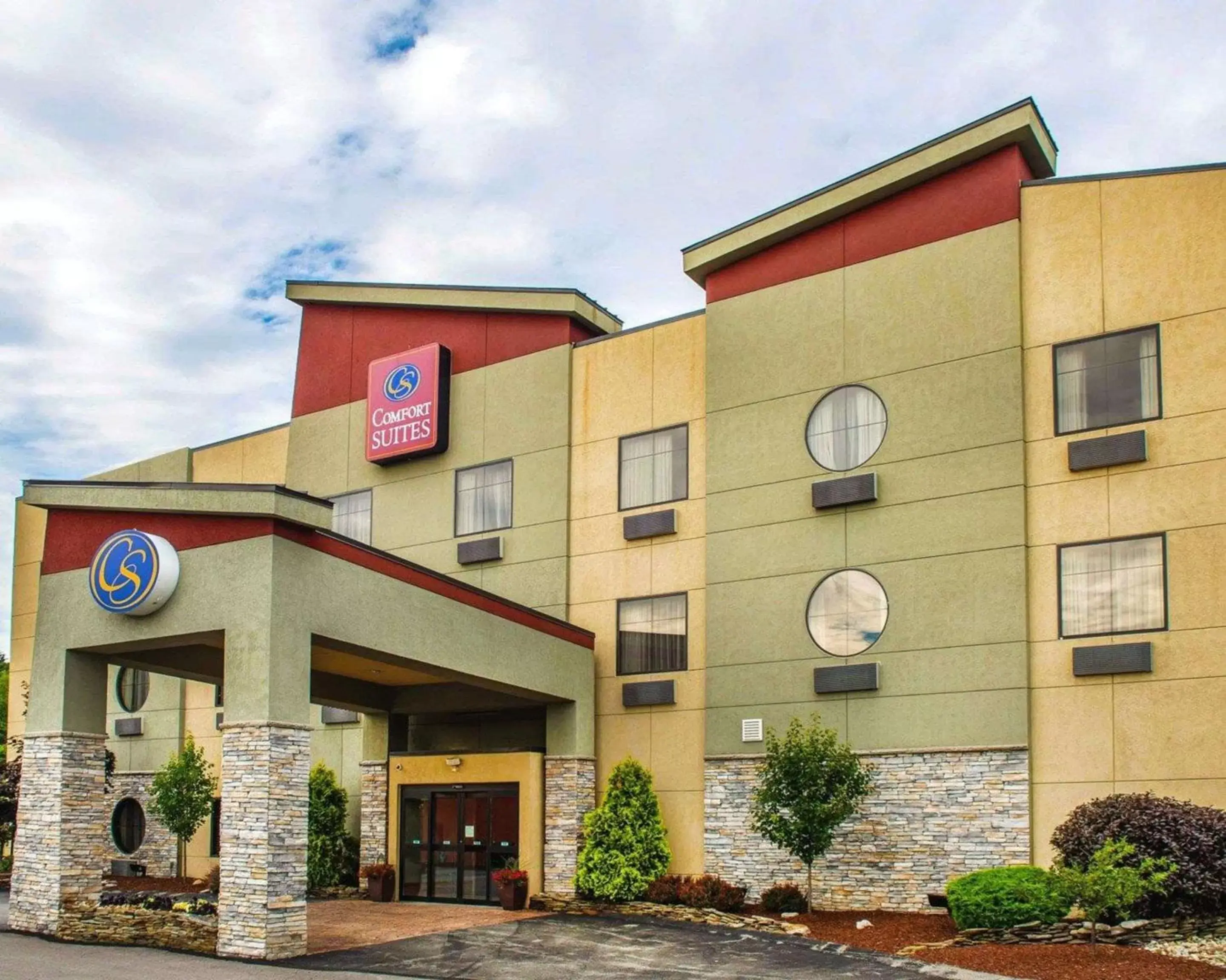 Property Building in Comfort Suites Monaca