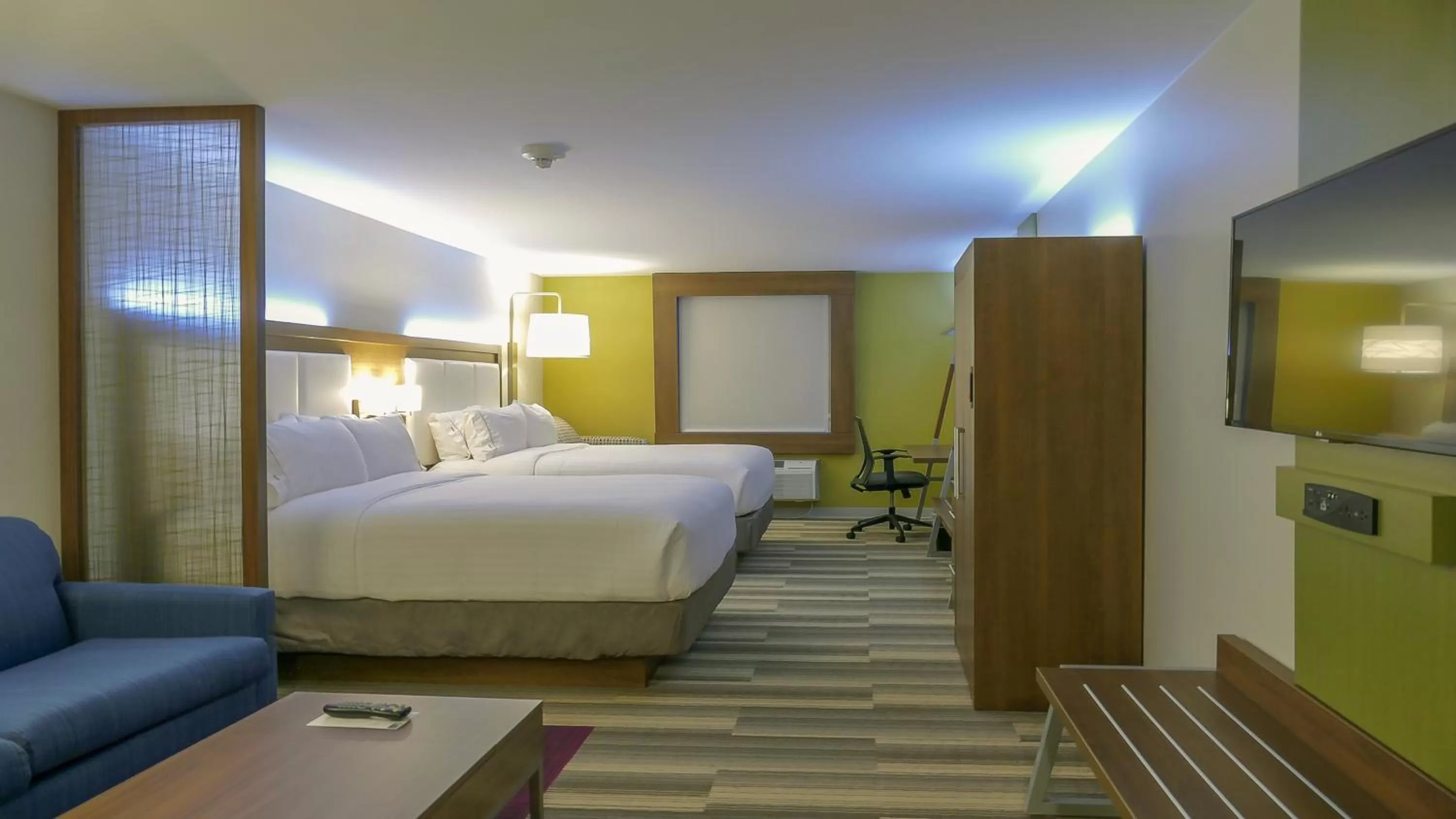 Photo of the whole room, Bed in Holiday Inn Express & Suites Miami Airport East by IHG
