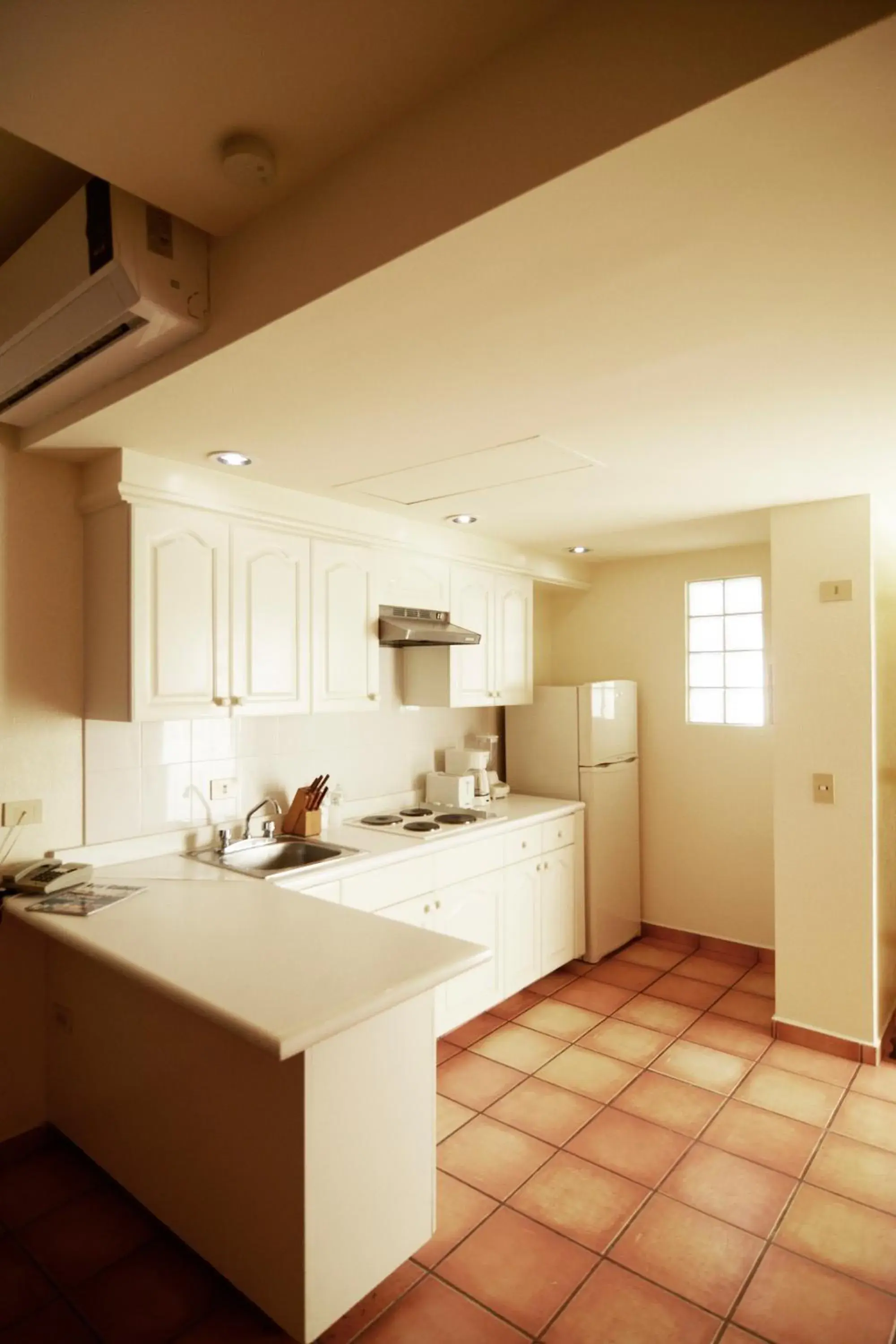 Kitchen or kitchenette, Bathroom in Suites Las Palmas