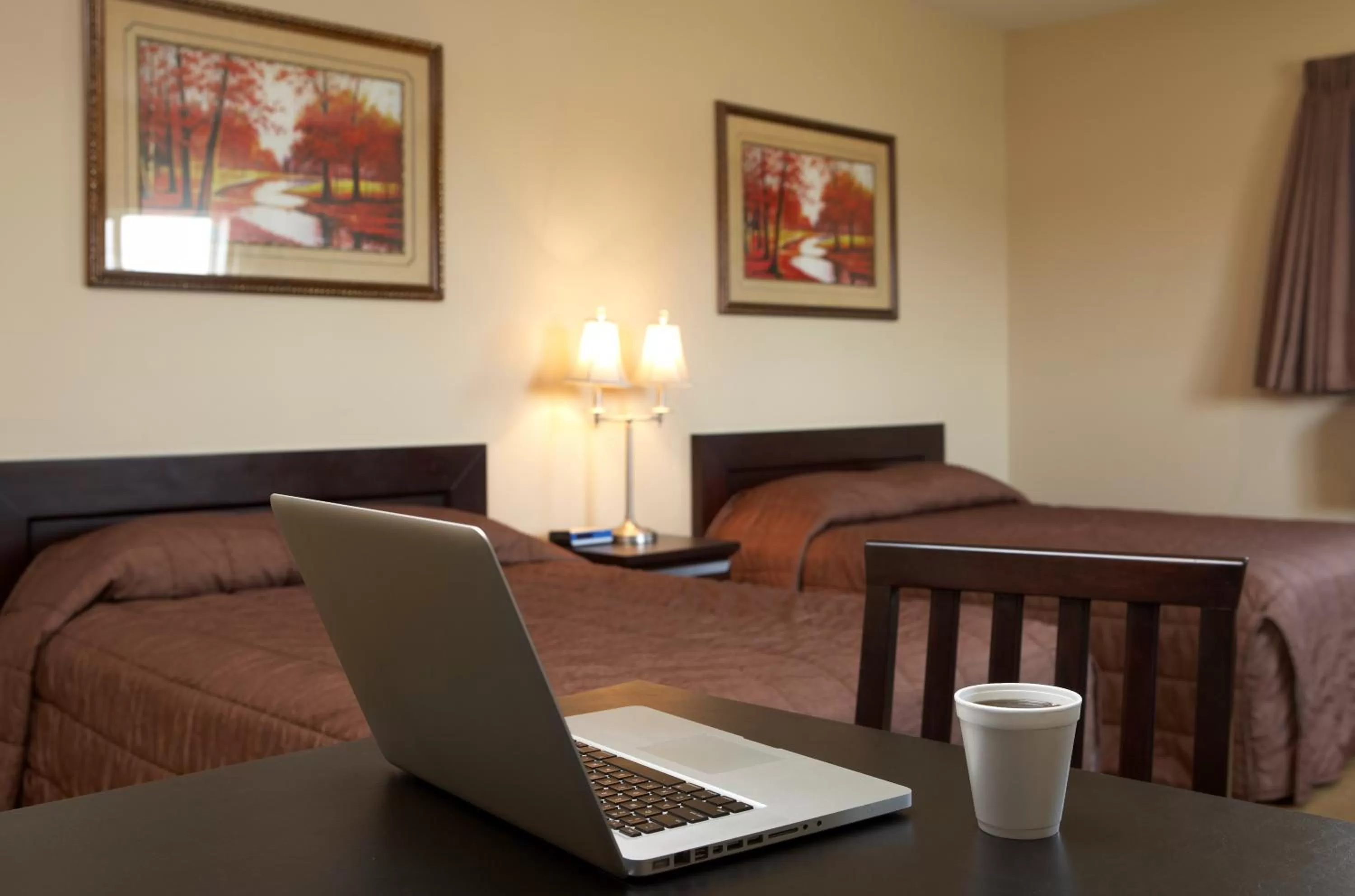 Seating Area in Travel Inn & Suites