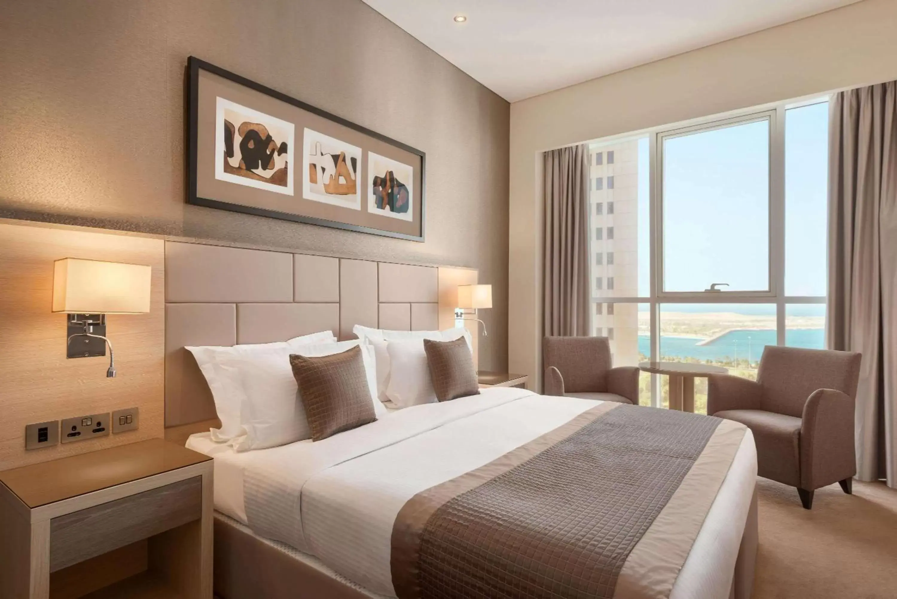 Photo of the whole room, Bed in TRYP by Wyndham Abu Dhabi City Center