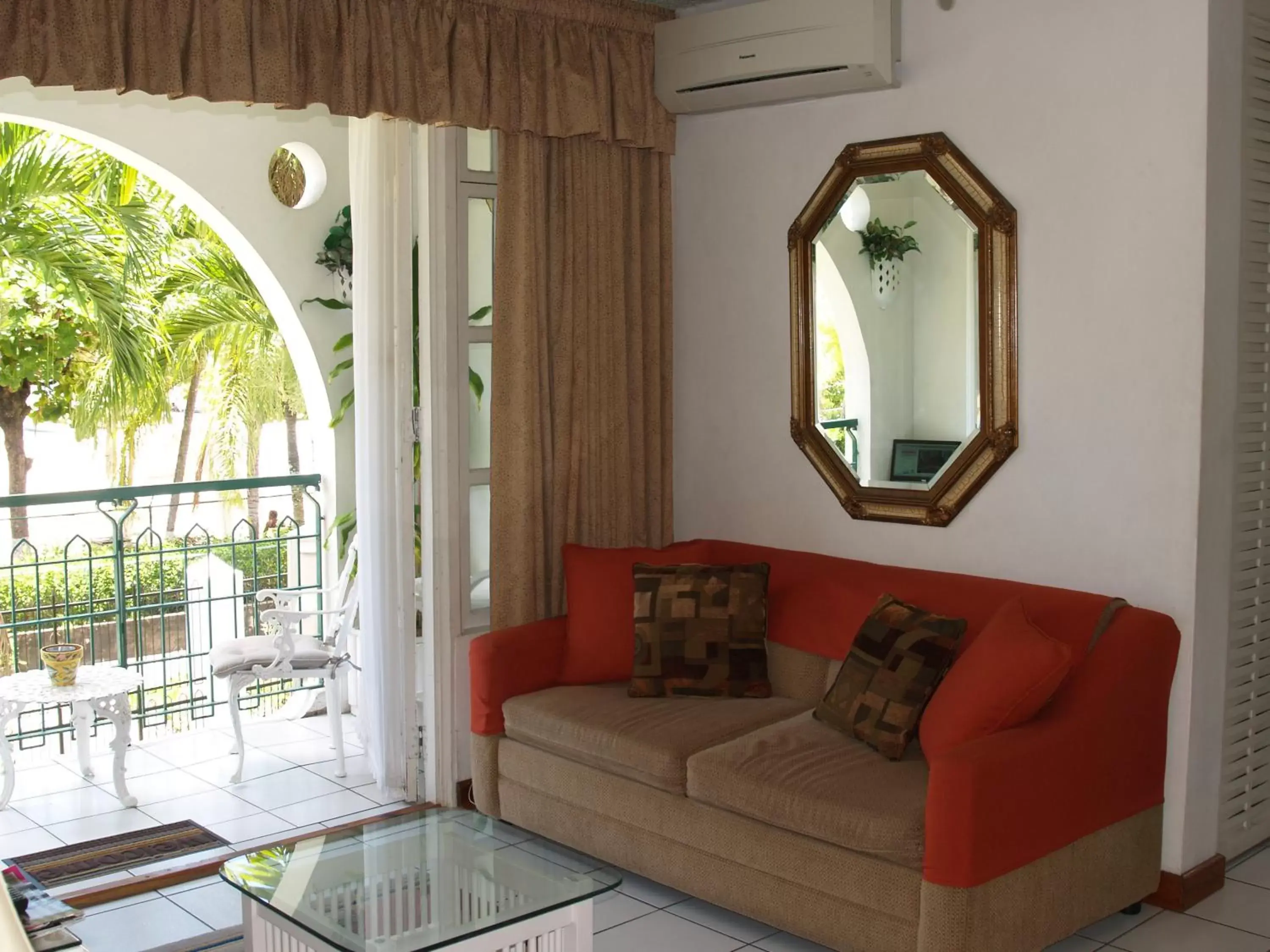 Living room, Seating Area in Sandcastles Resort, Ocho Rios