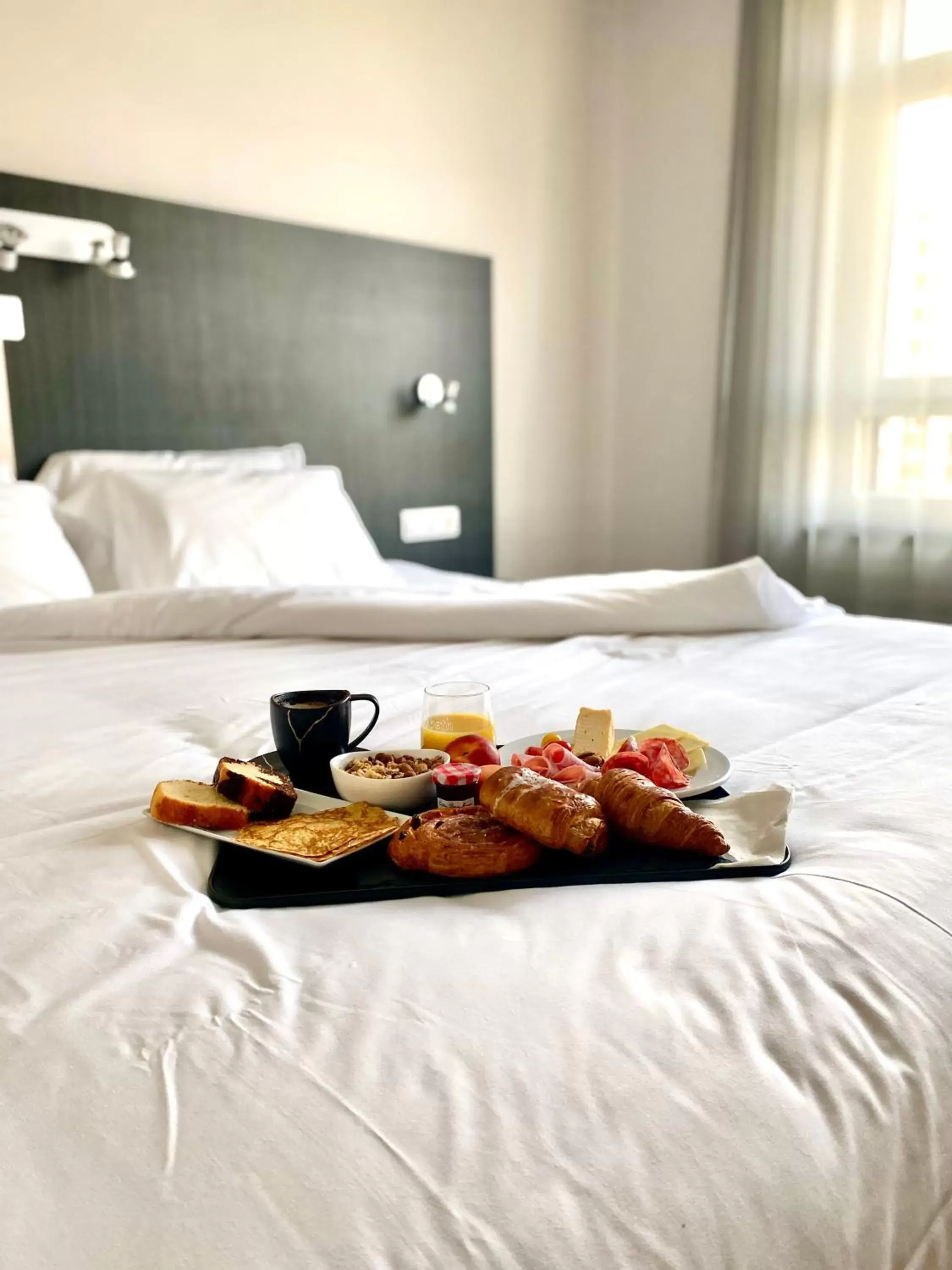 Bed in The Originals Boutique, Hôtel d'Alsace, Strasbourg Sud (Qualys-Hotel)