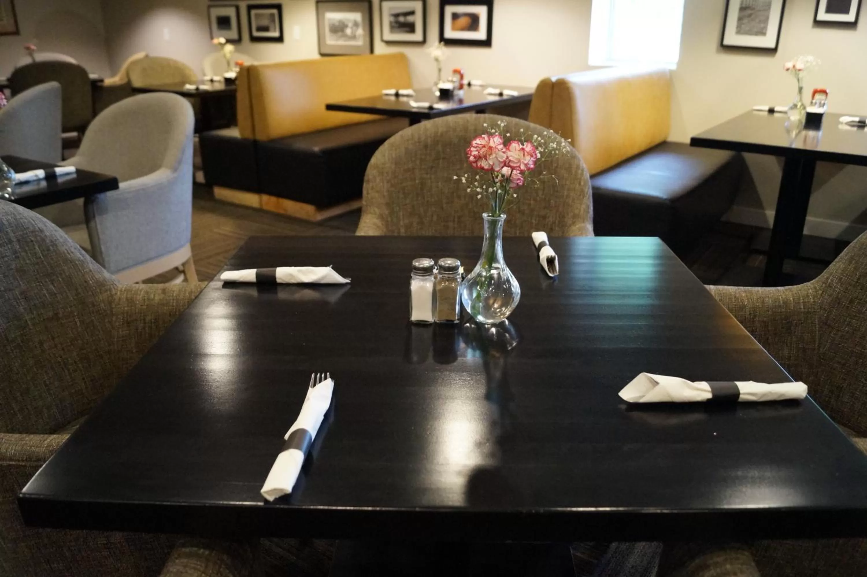 Restaurant/places to eat in Radisson Hotel & Conference Centre Edmonton