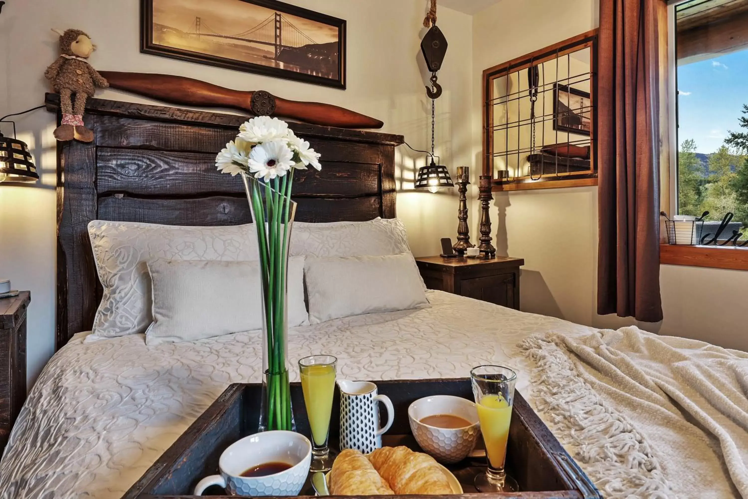Bedroom, Bed in A Suite Retreat - Beyond Bed & Breakfast