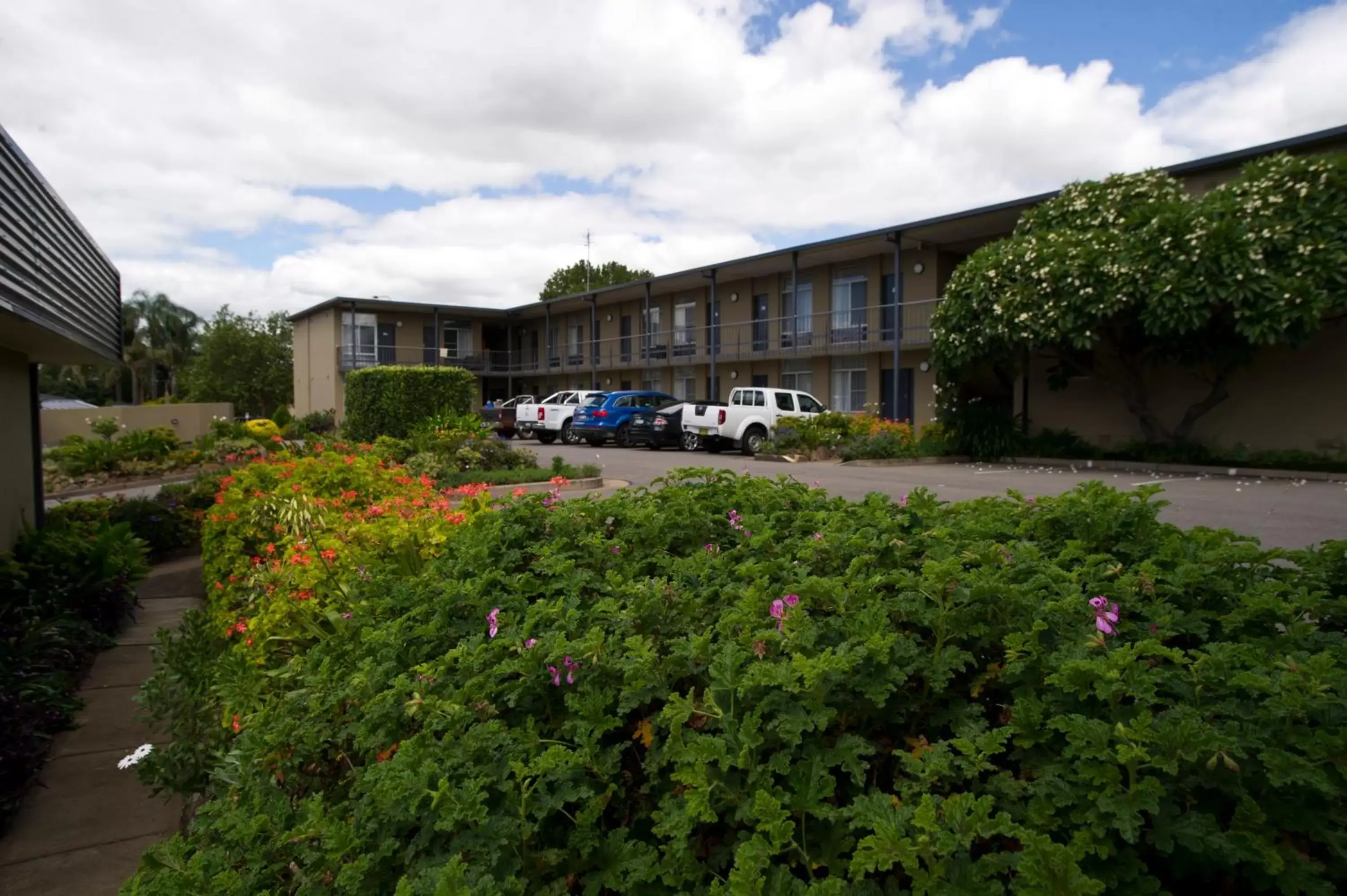 Facade/entrance in Mid City Motor Inn Singleton Facade/entrance in Mid City Motor Inn Singleton