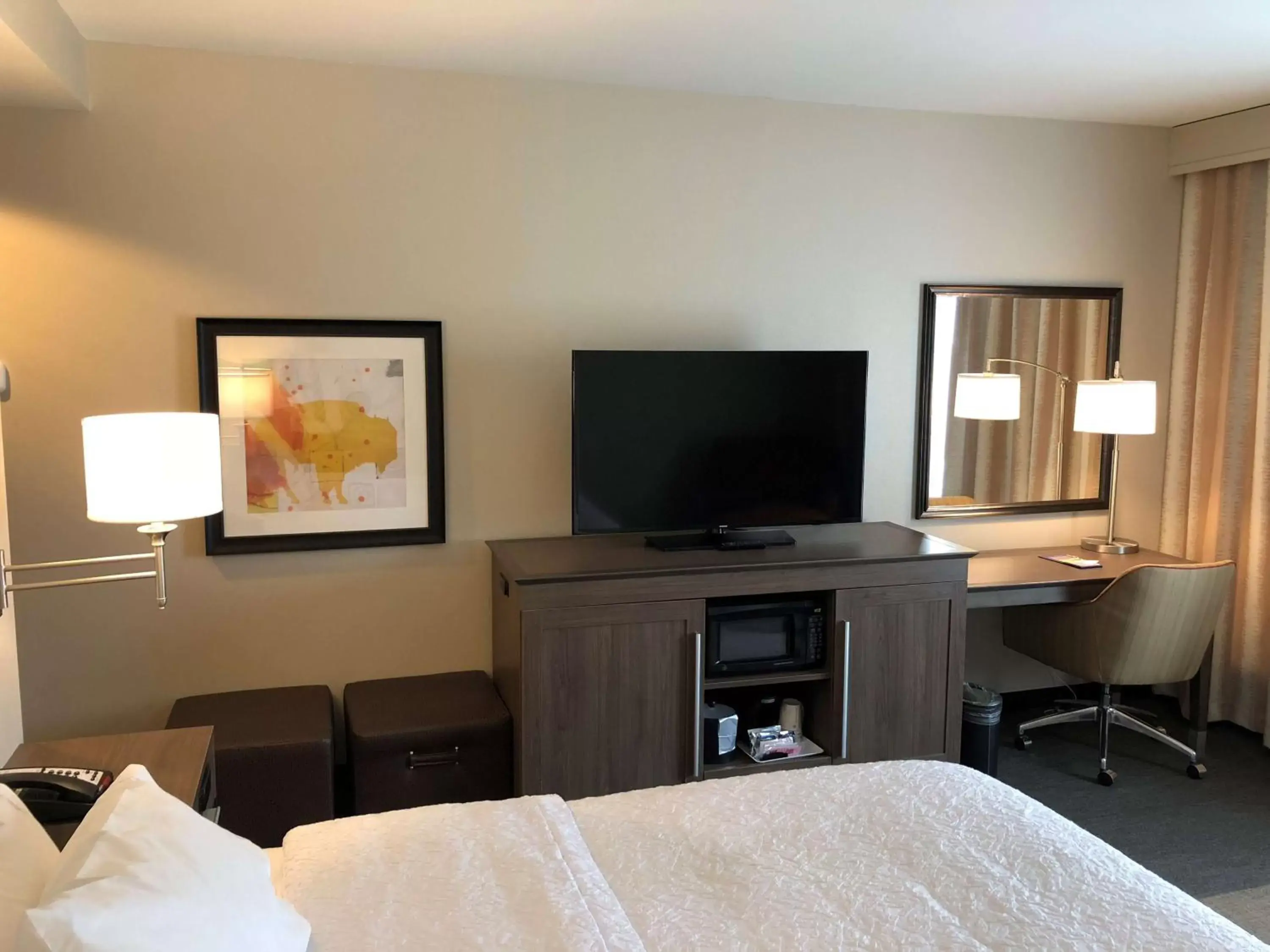 Bedroom, TV/Entertainment Center in Hampton Inn & Suites Ponca City