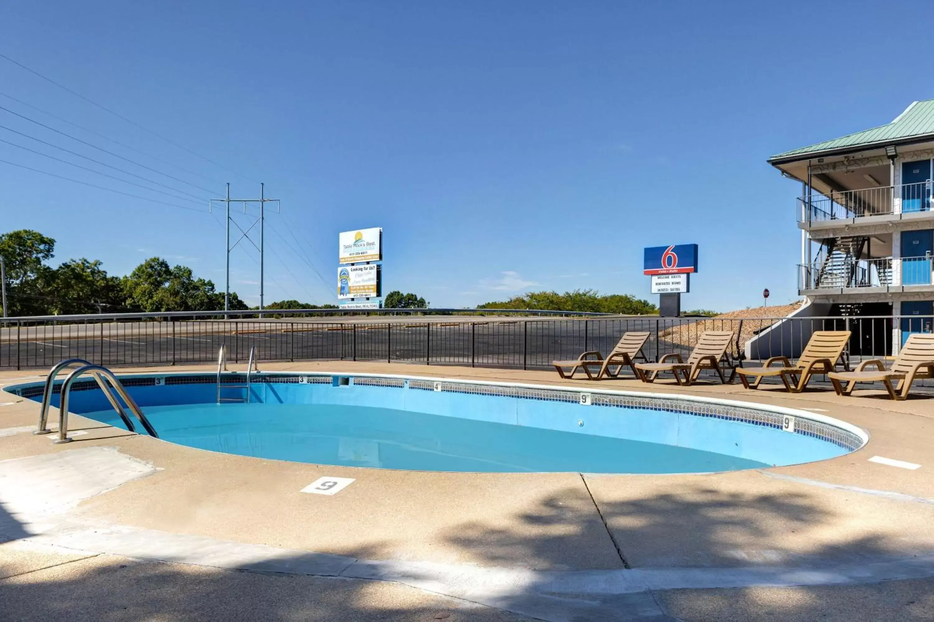 Pool view, Swimming Pool in Motel 6 Branson West, MO - Silver Dollar City