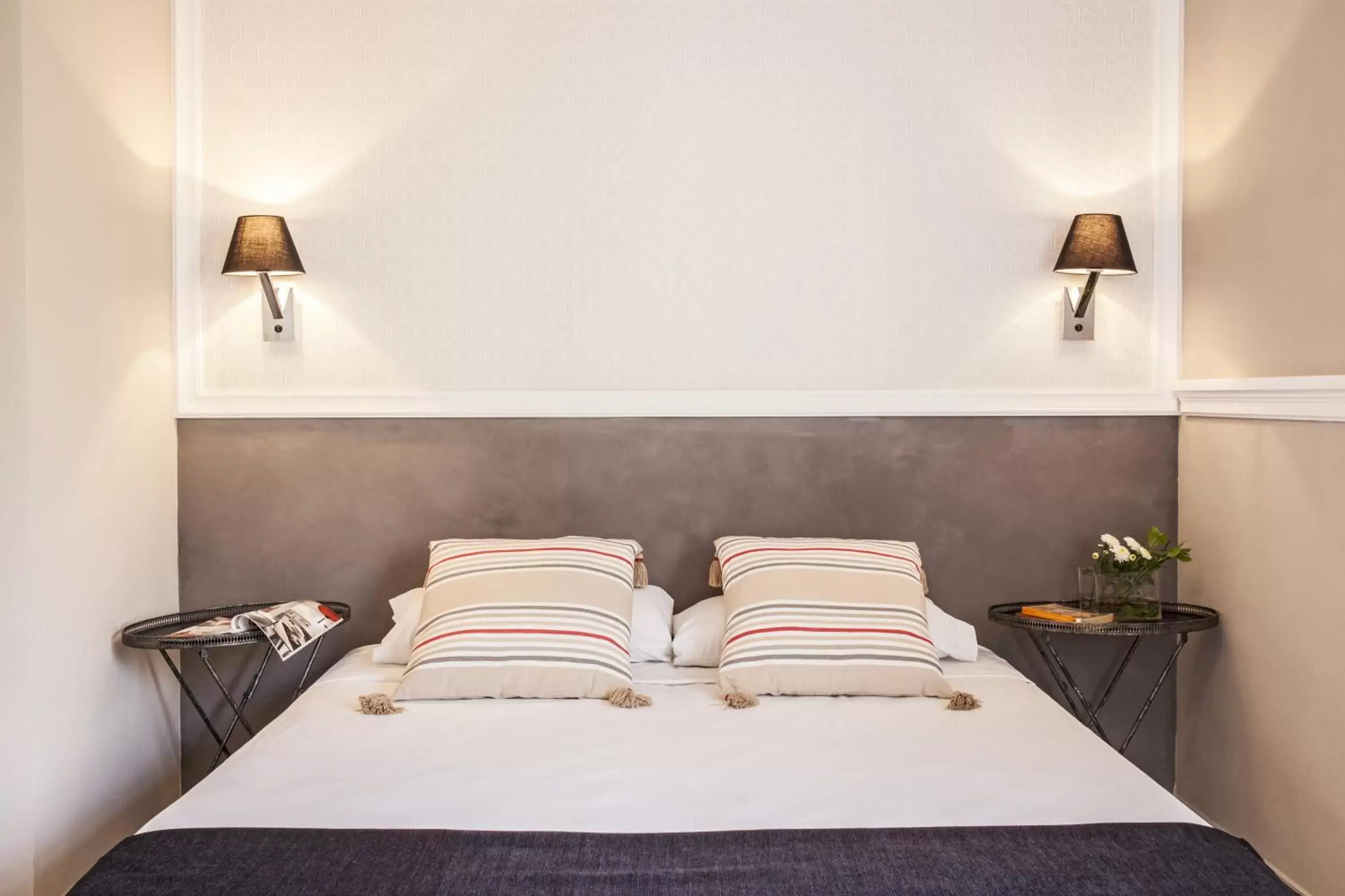 Photo of the whole room, Bed in AinB B&B Eixample-Muntaner