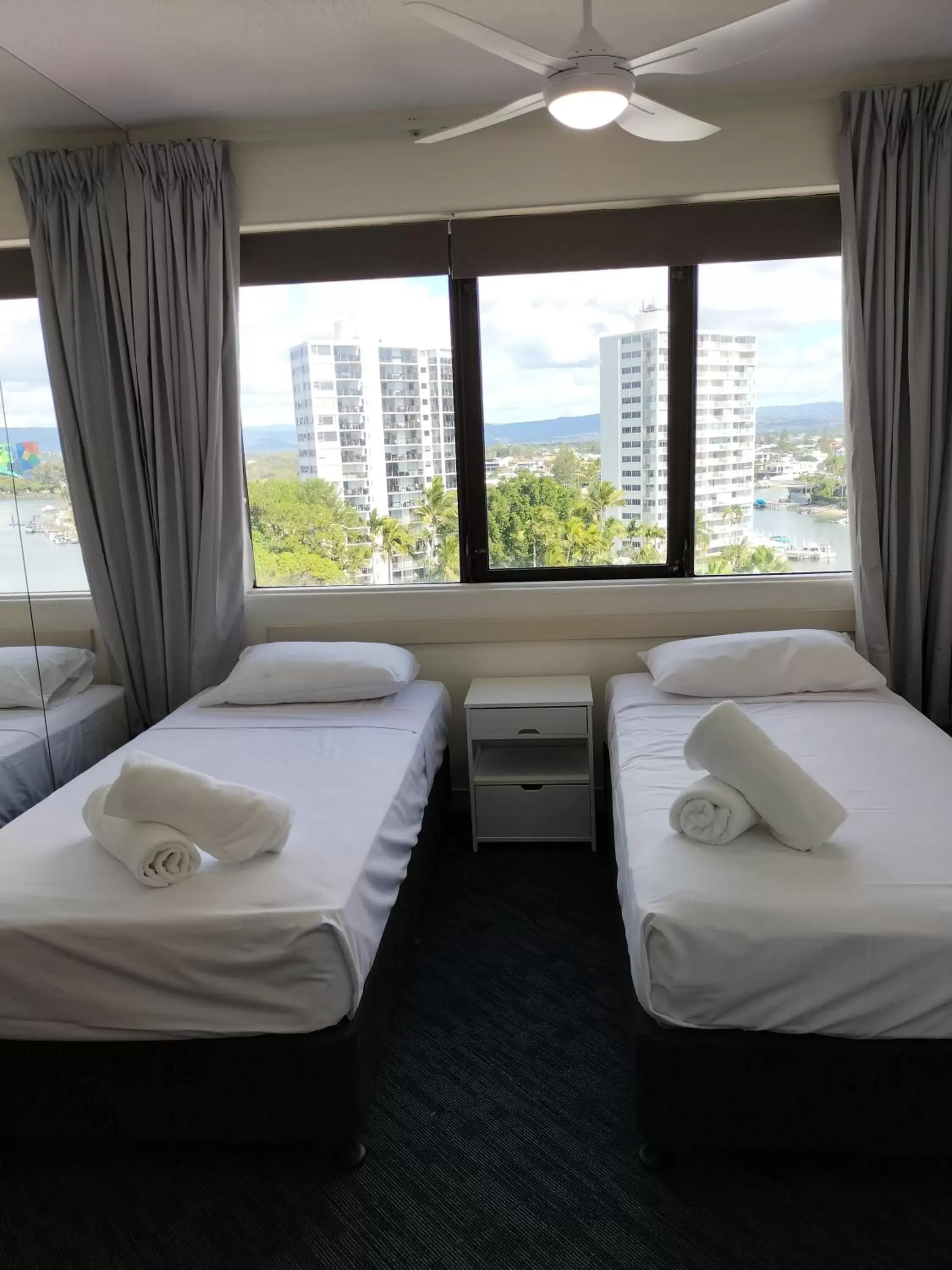 Bedroom, Bed in Tiki Hotel Apartments Surfers Paradise