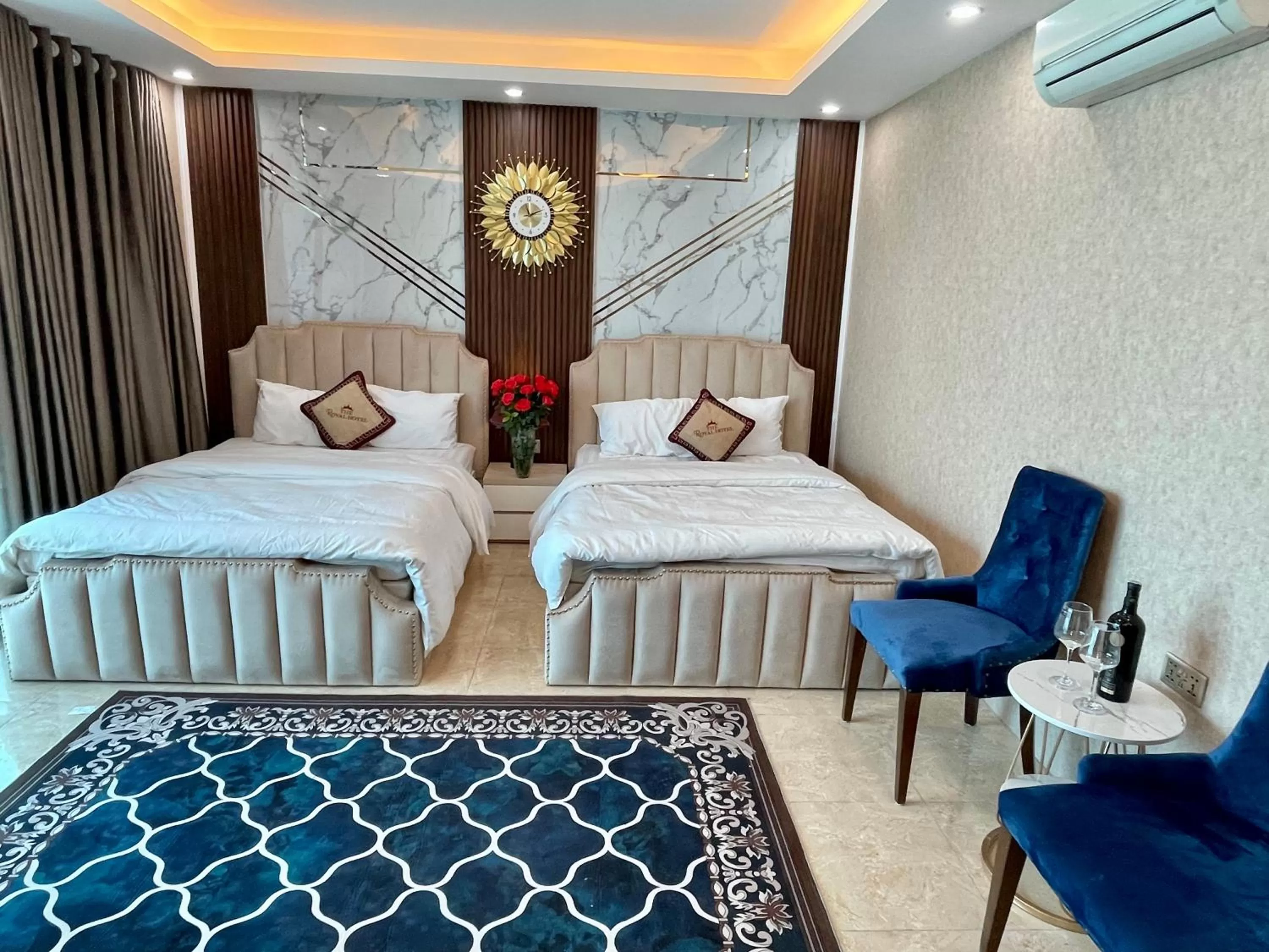 Bed in The Royal Hotel Near West Lake