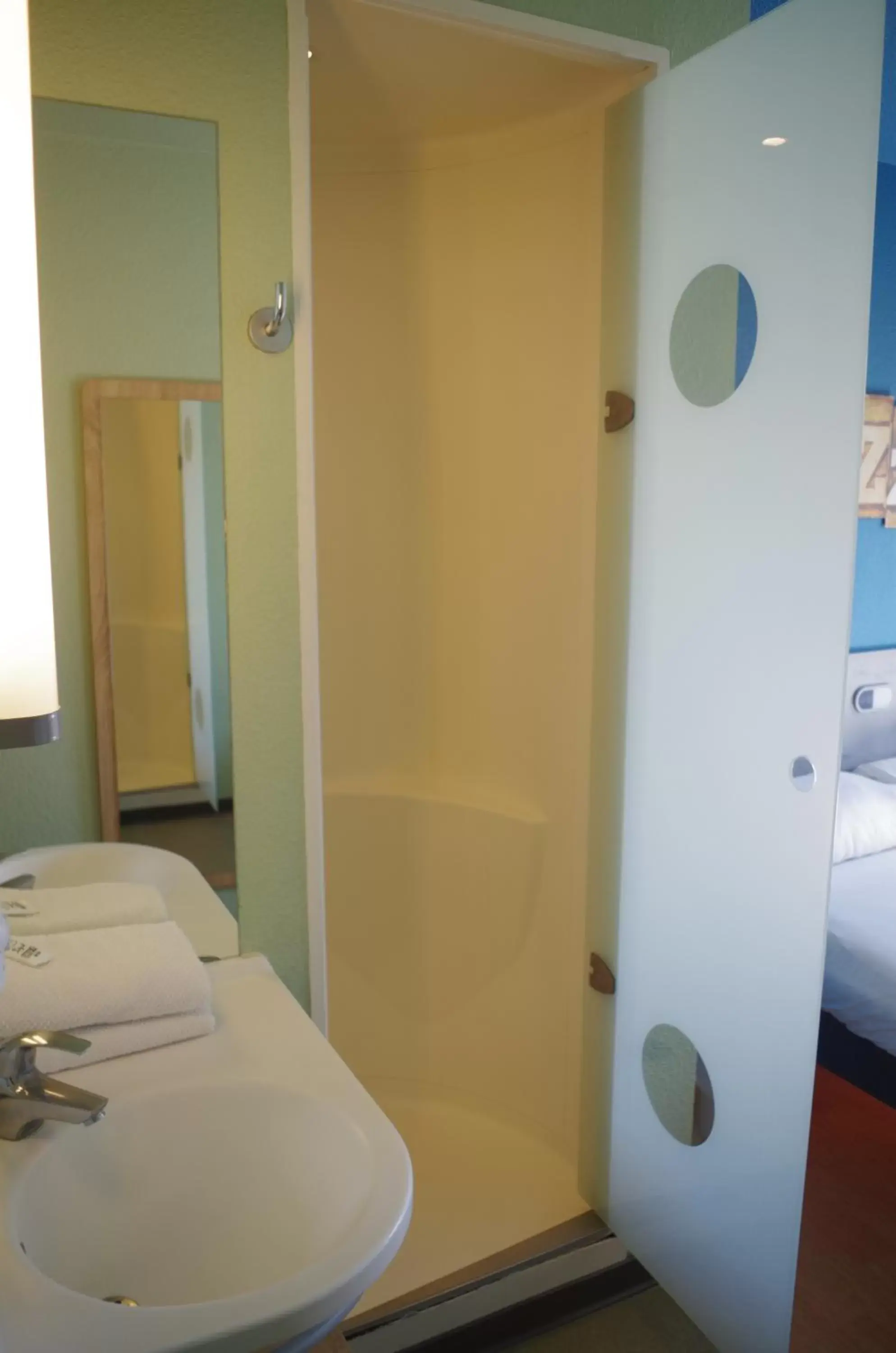 Shower, Bathroom in ibis budget Narbonne Est