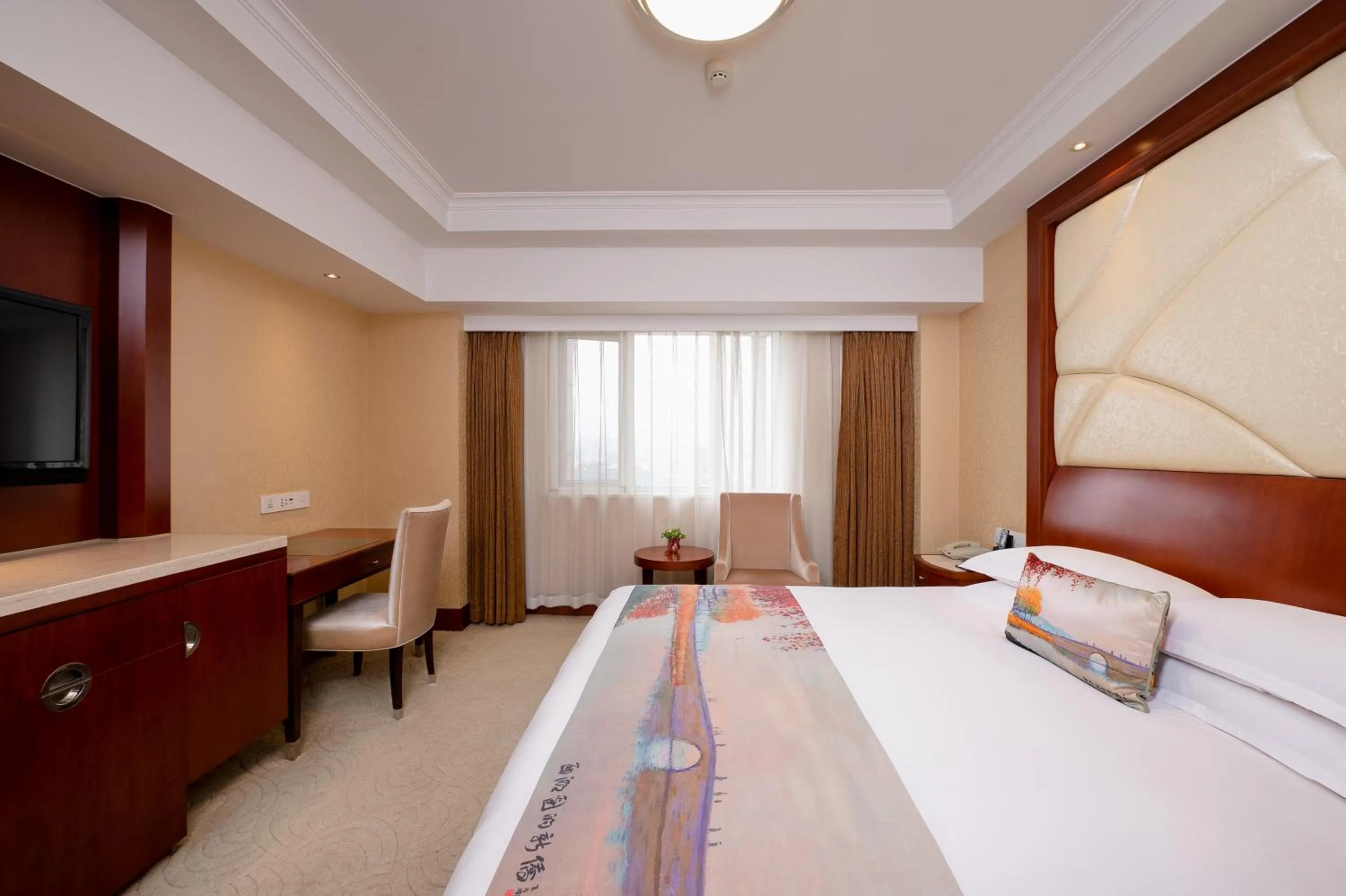 Bed in Hangzhou Xinqiao Hotel