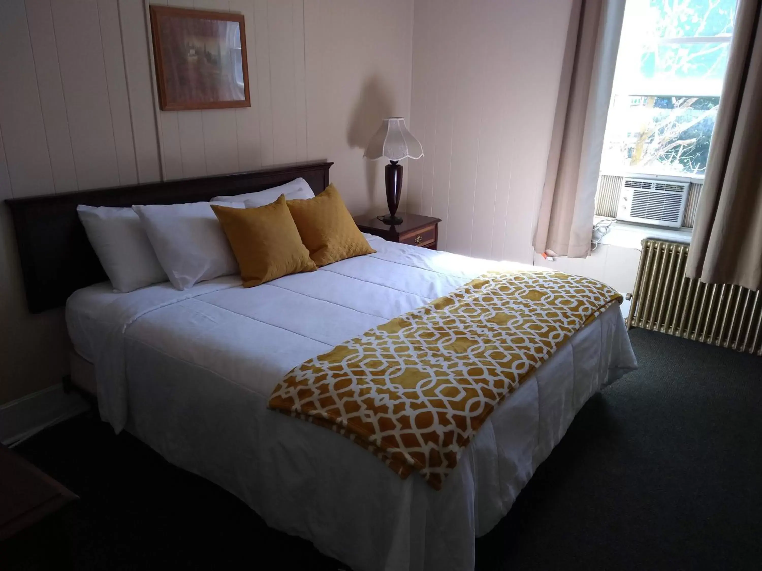 Bed in Hotel Wayne