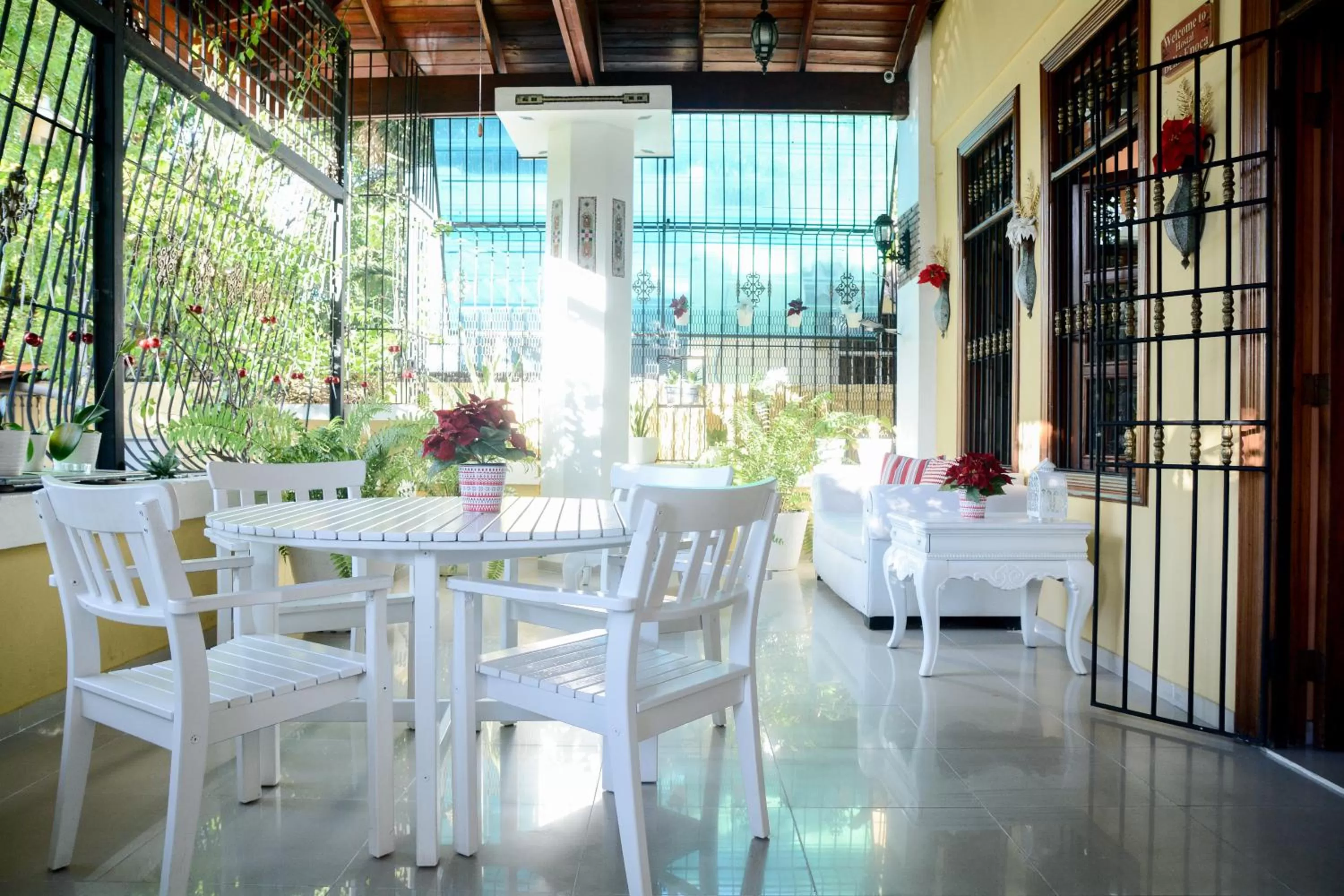 Restaurant/Places to Eat in Hostal Bella Epoca