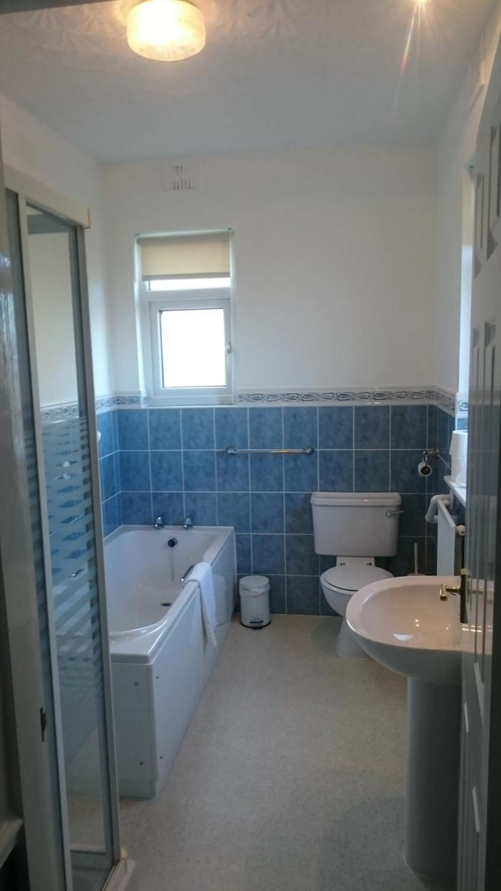 Bathroom in The White Lodge Hotel