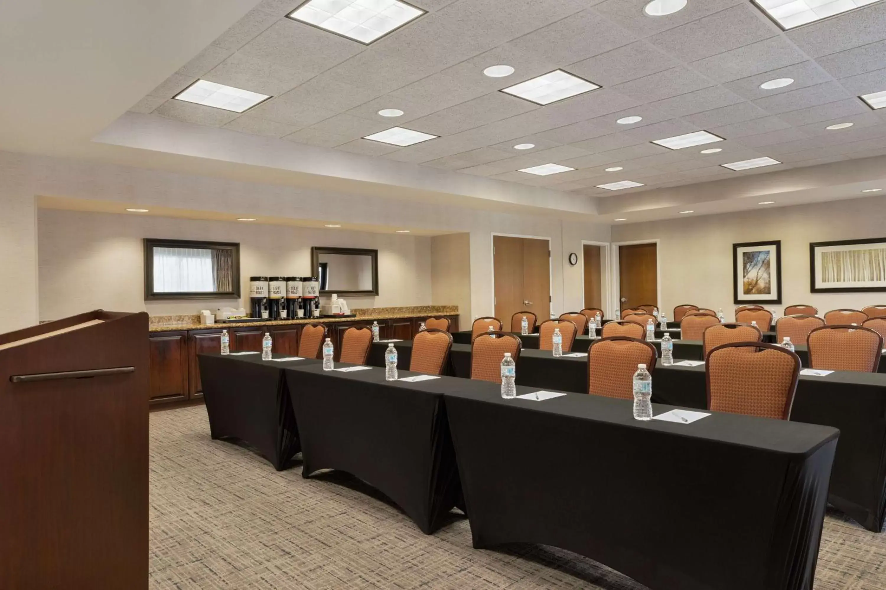 Meeting/conference room in Hampton Inn & Suites Rogers