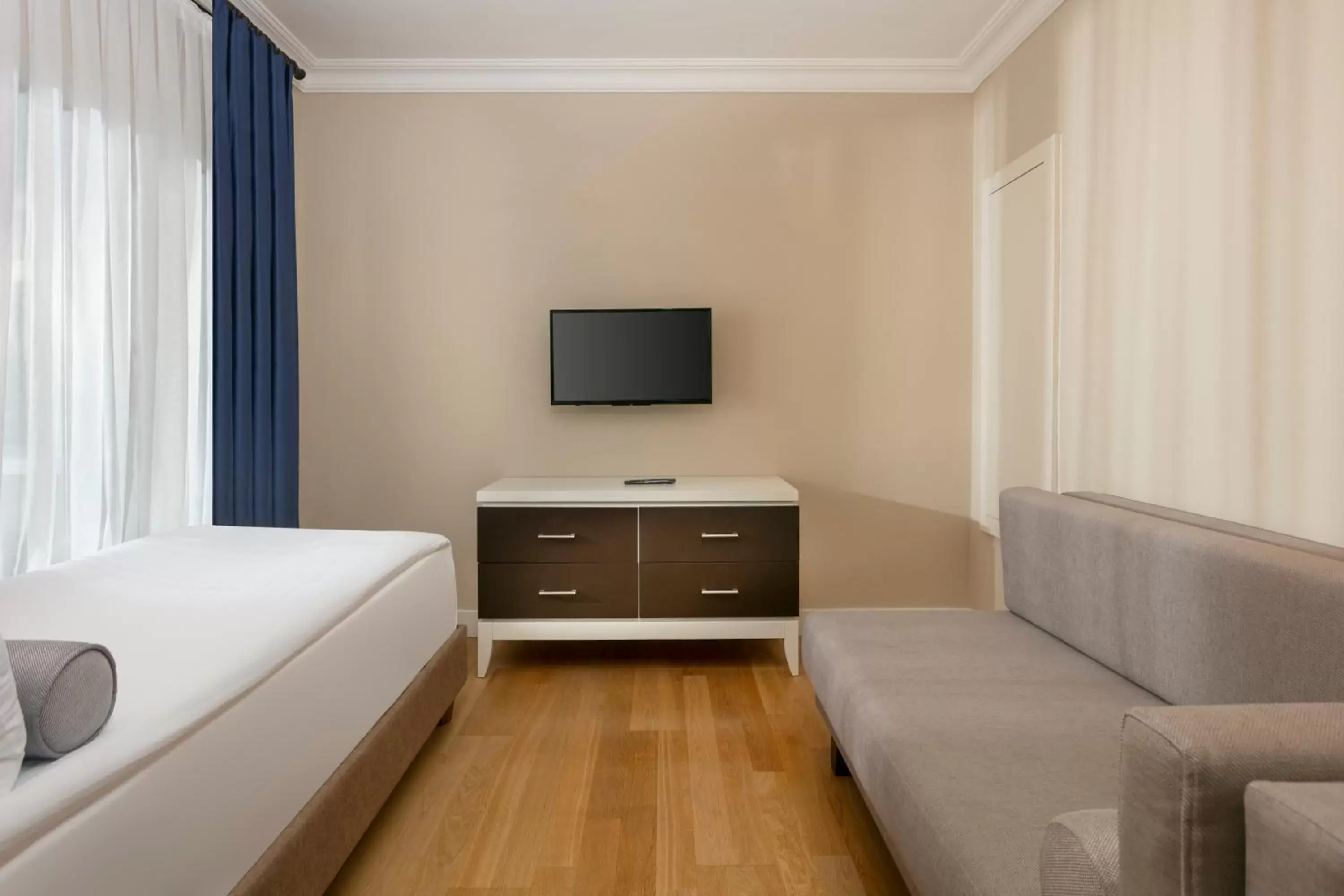 Bed, TV/Entertainment Center in Sirene Belek Hotel