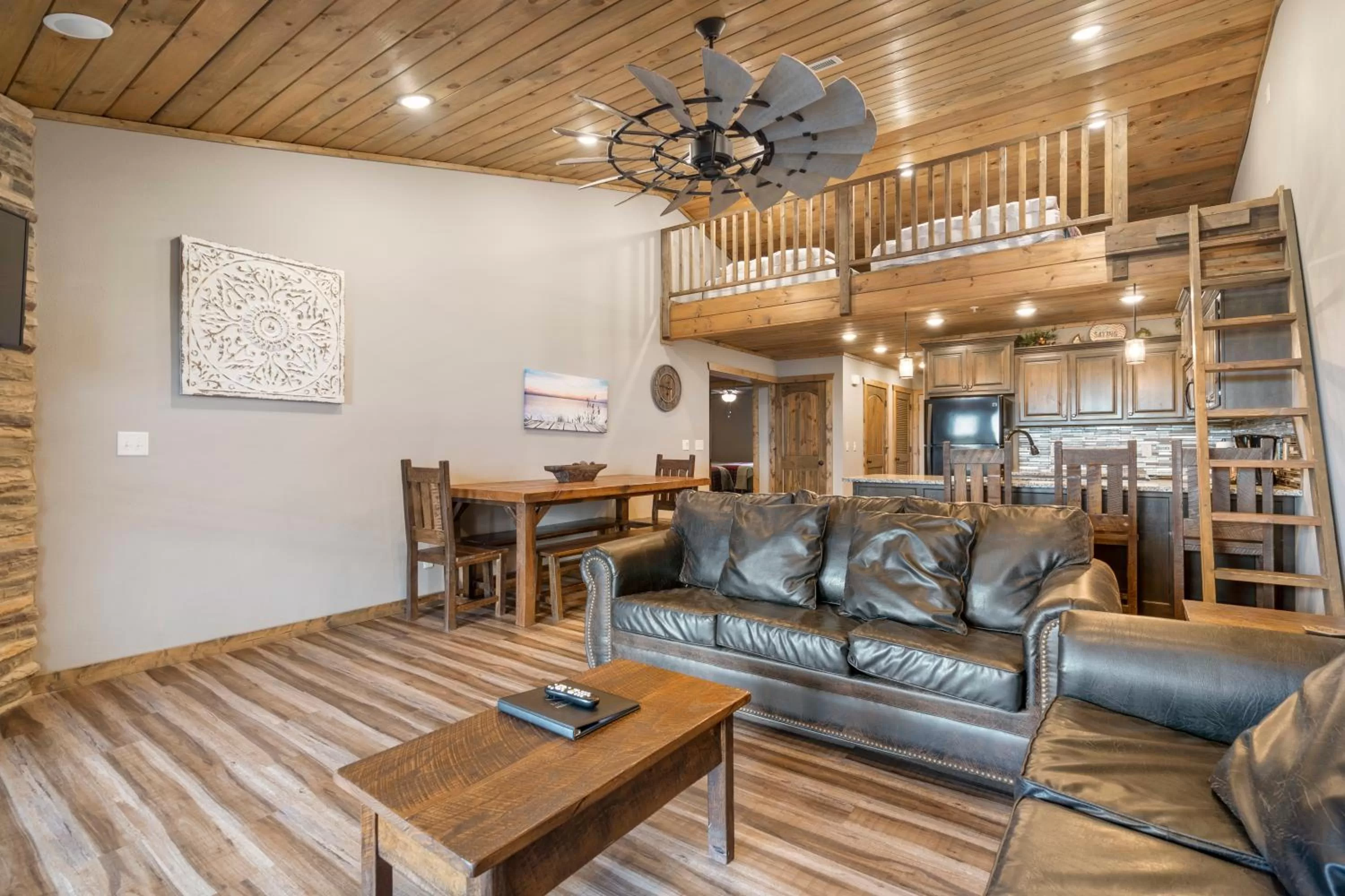 Living room in Table Rock Resorts at Indian Point