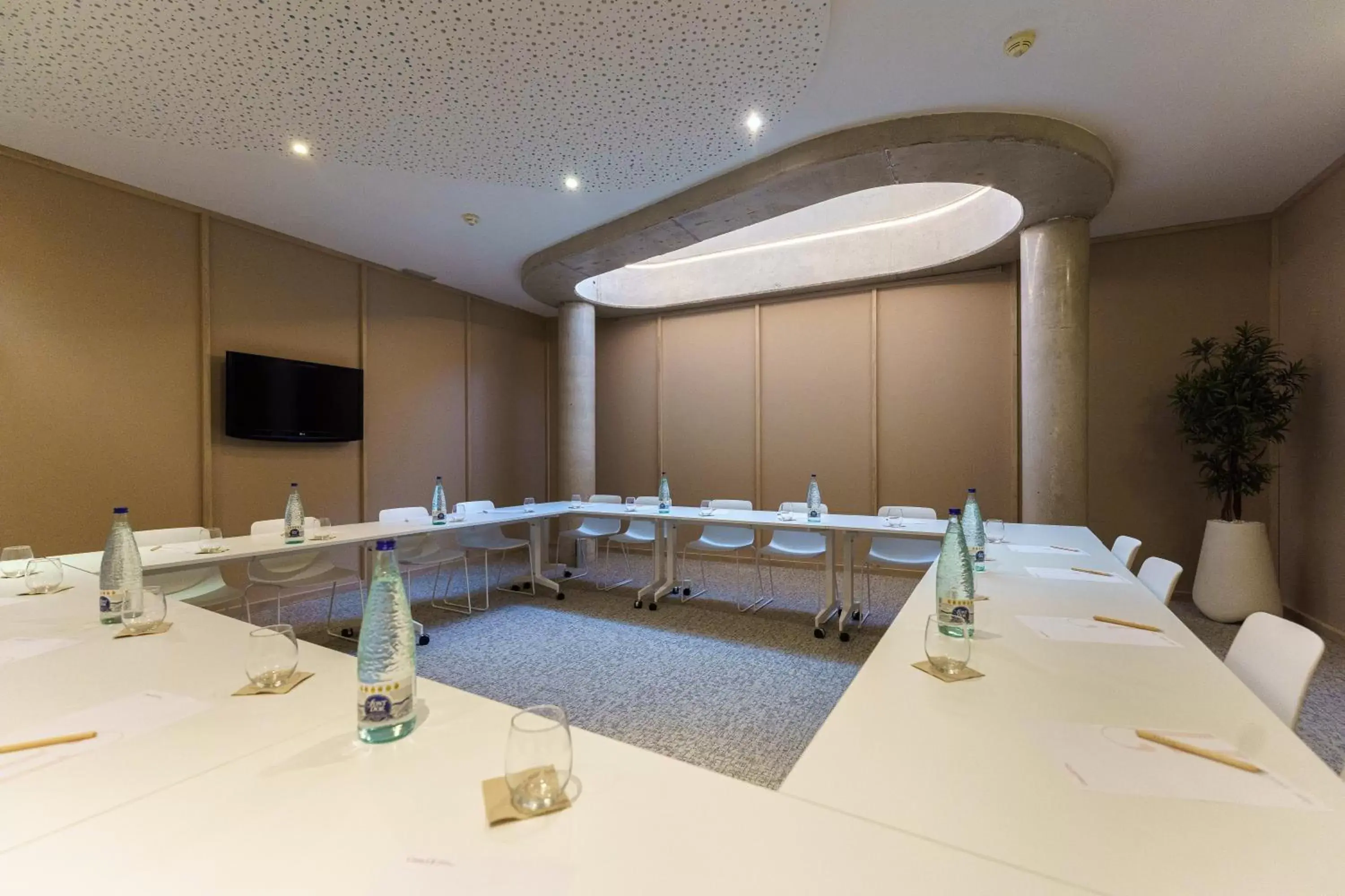 Meeting/conference room in Casa Lit Barcelona by Ona