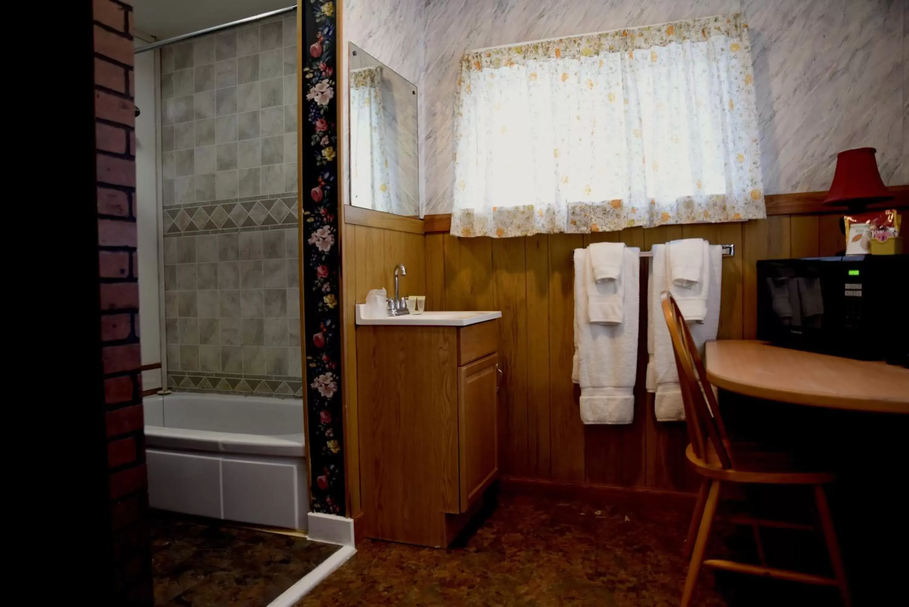 Bathroom in Gateway Inn & Cabins