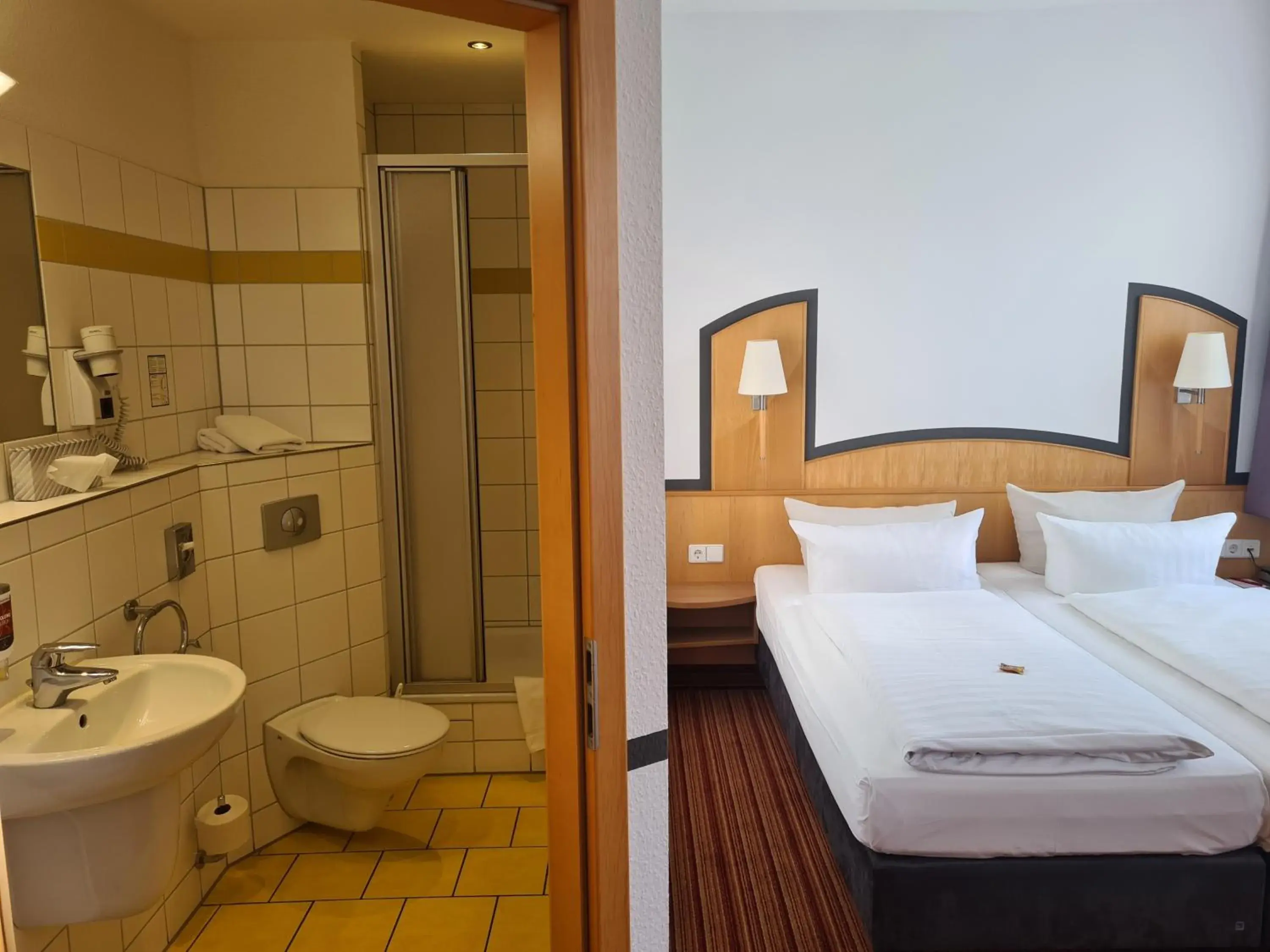Bed, Bathroom in Hotel Am Kaisersaal