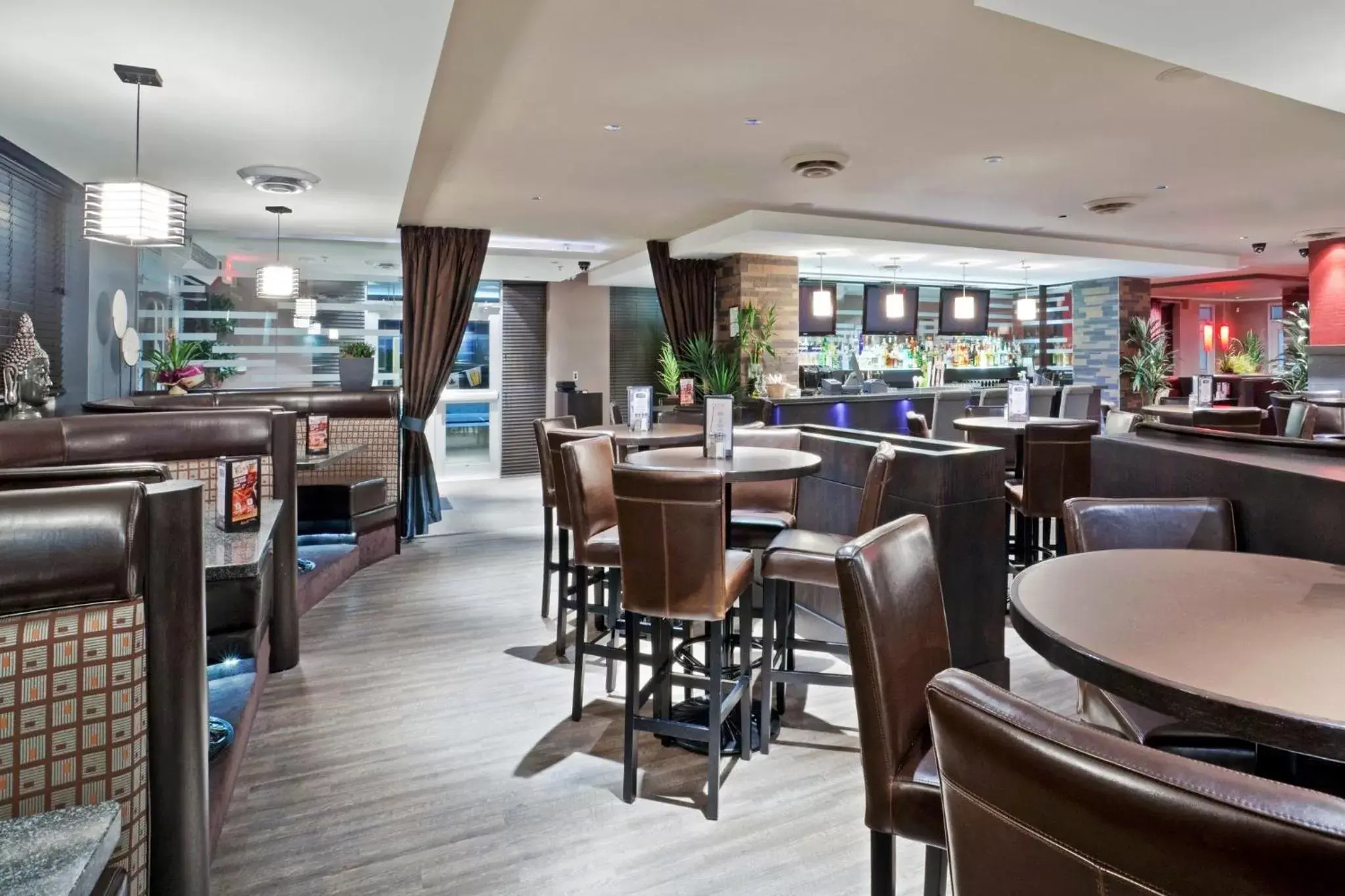 Restaurant/Places to Eat in Holiday Inn Hotel & Suites Surrey East - Cloverdale, an IHG Hotel