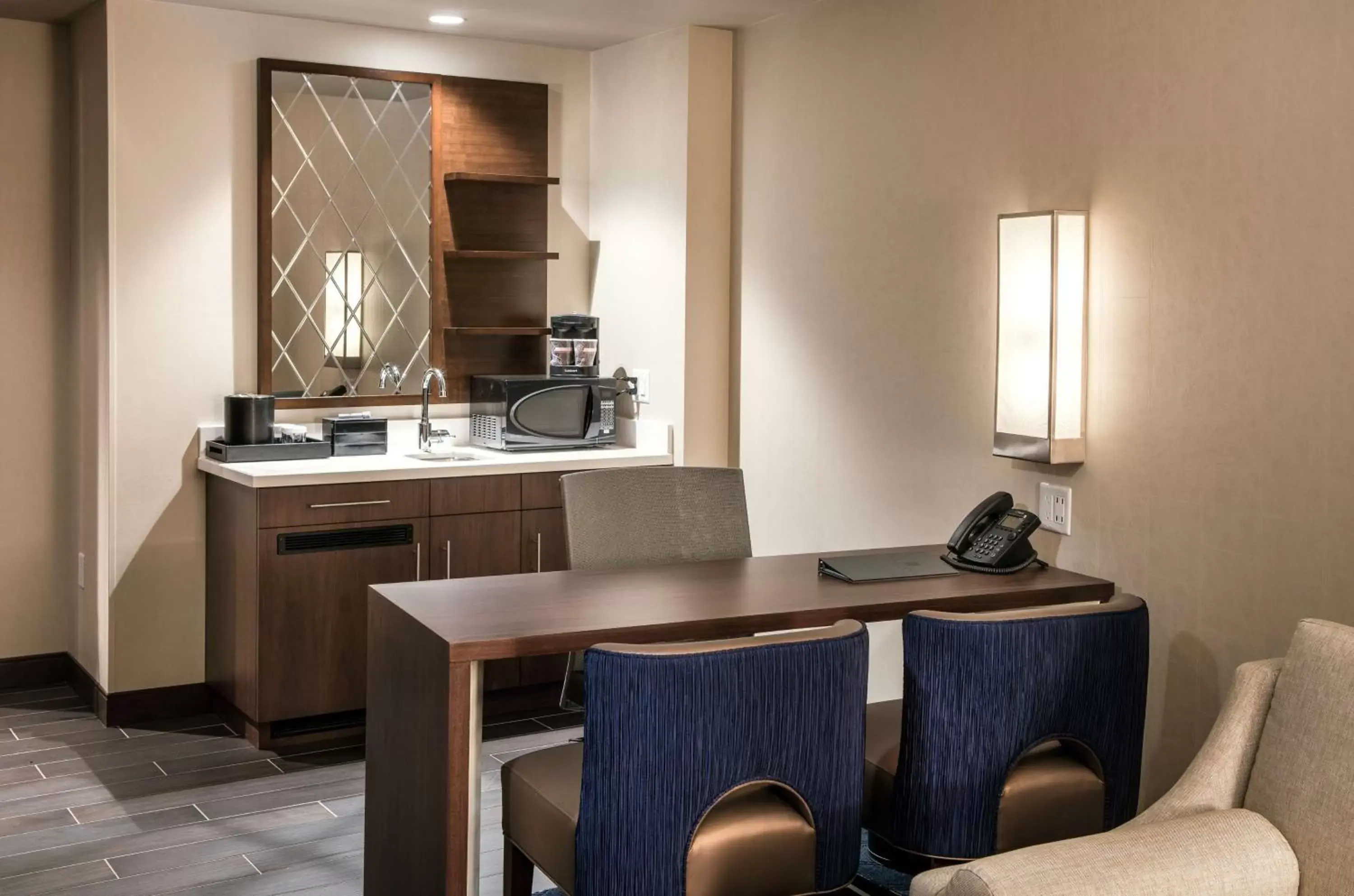 Kitchen or kitchenette, Kitchen/Kitchenette in Embassy Suites By Hilton Seattle Downtown Pioneer Square