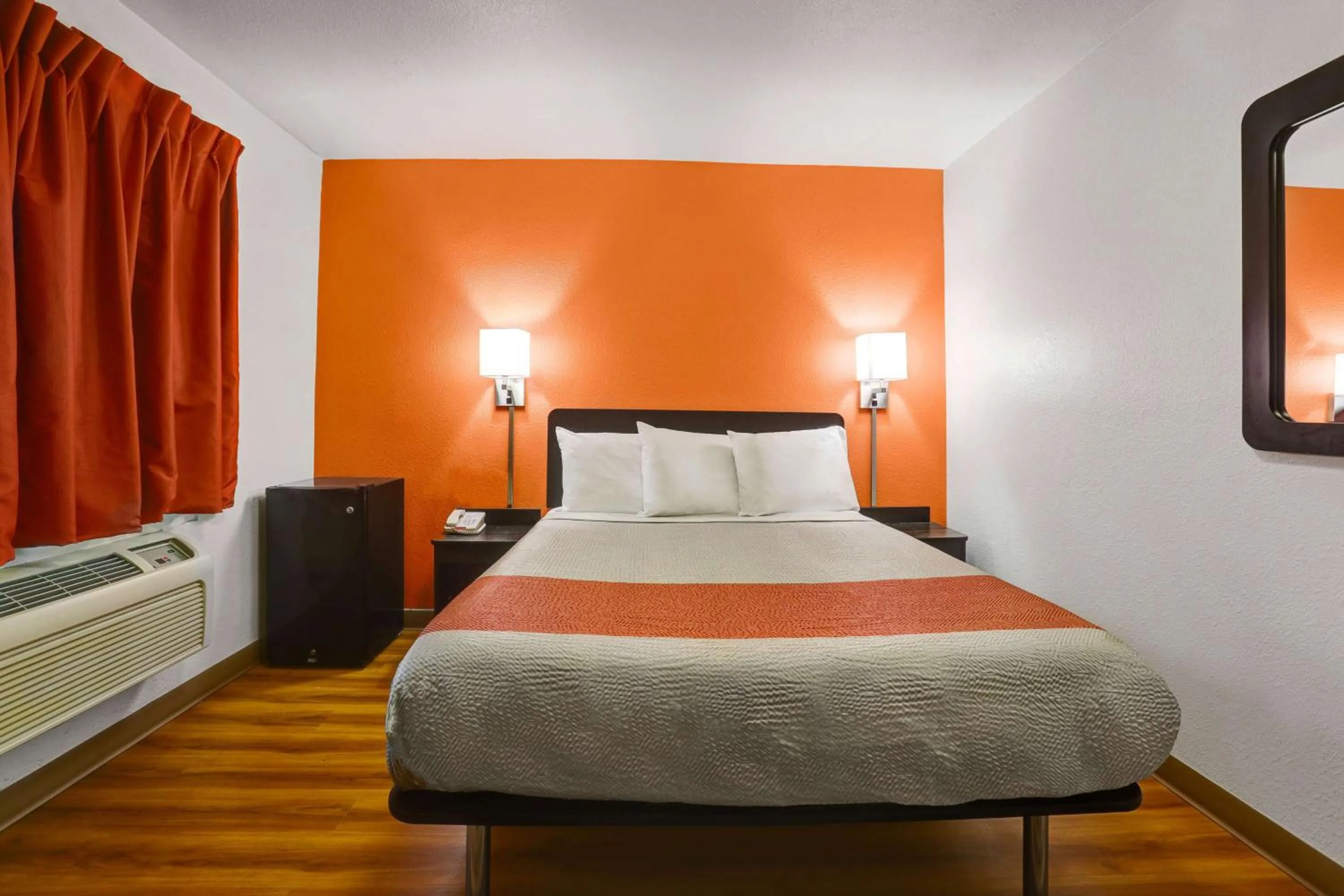 Bedroom, Bed in Motel 6-Marysville, CA