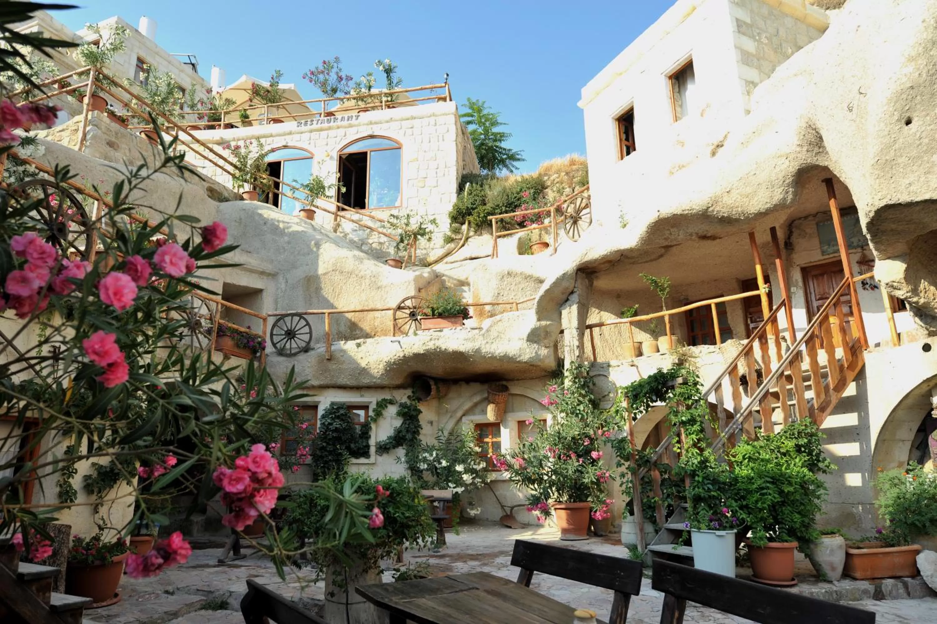 Facade/entrance in Shoestring Cave House