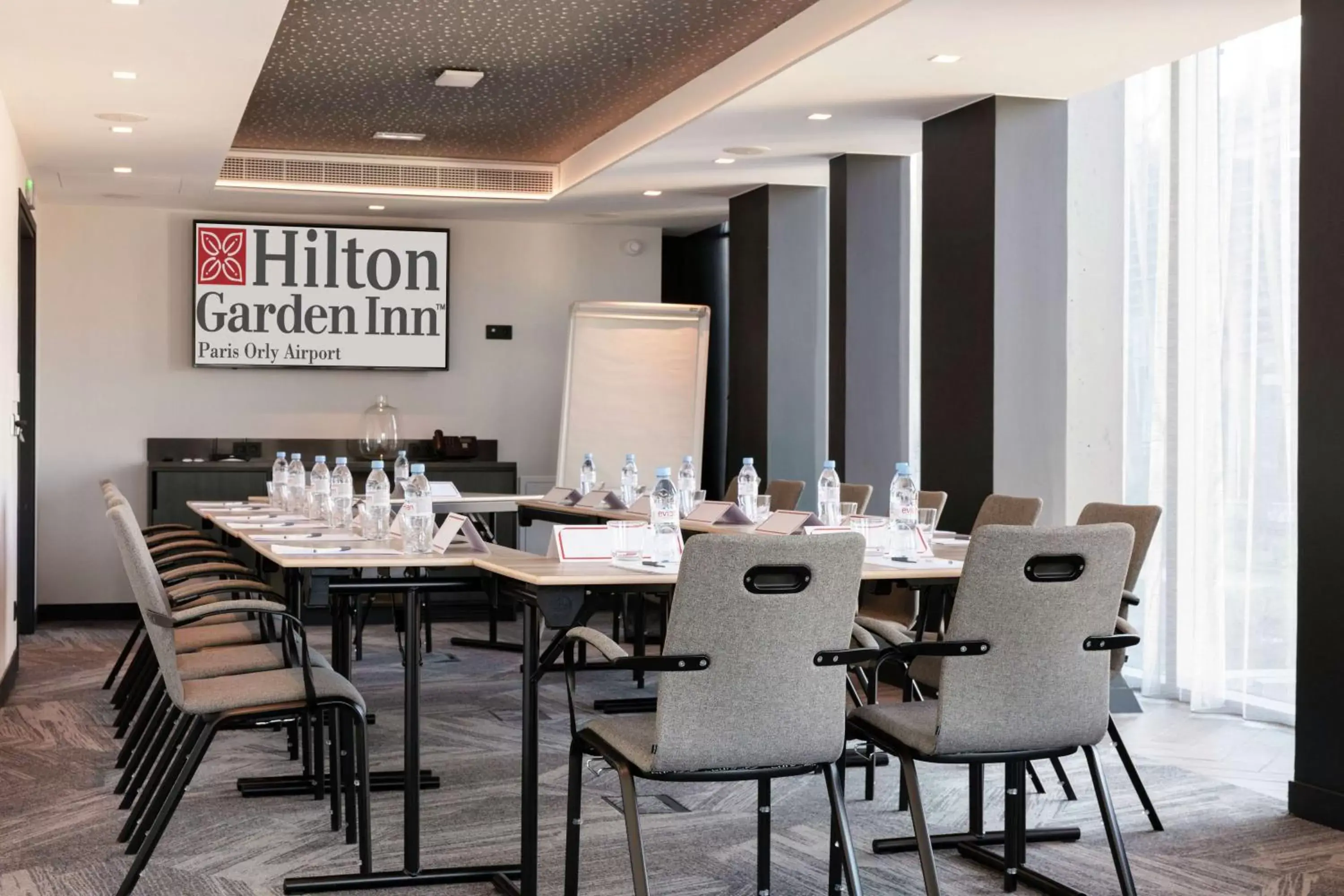 Meeting/conference room, Restaurant/Places to Eat in Hilton Garden Inn Paris Orly Airport