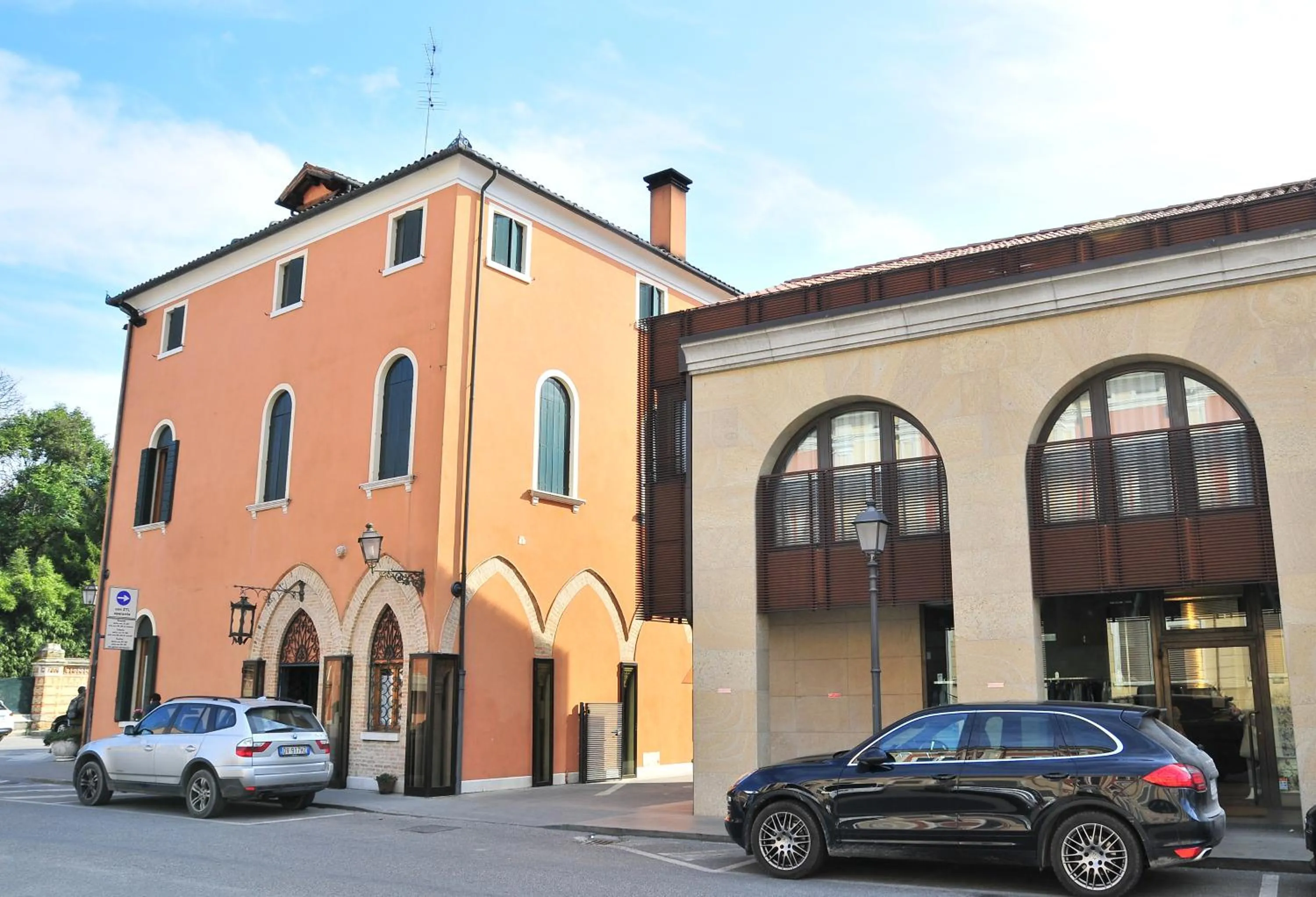 Facade/entrance in Hotel 5 Colonne