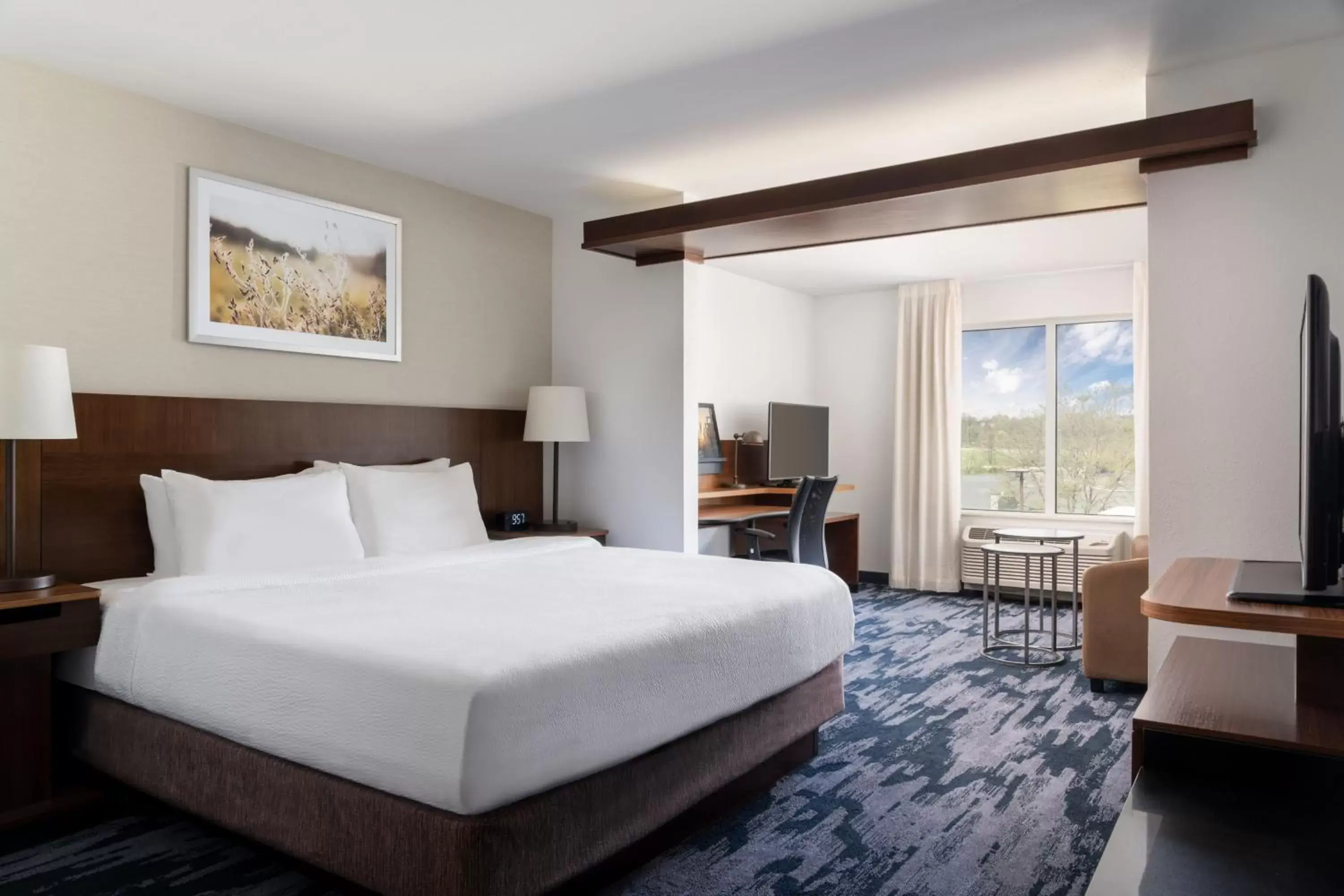 Bedroom, Bed in Fairfield Inn & Suites by Marriott Akron Fairlawn