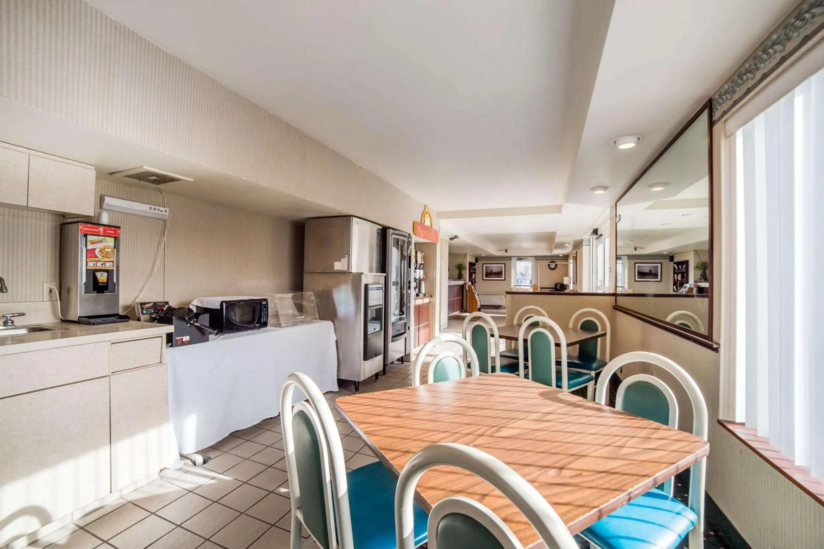 Restaurant/places to eat in Rodeway Inn & Suites Nampa