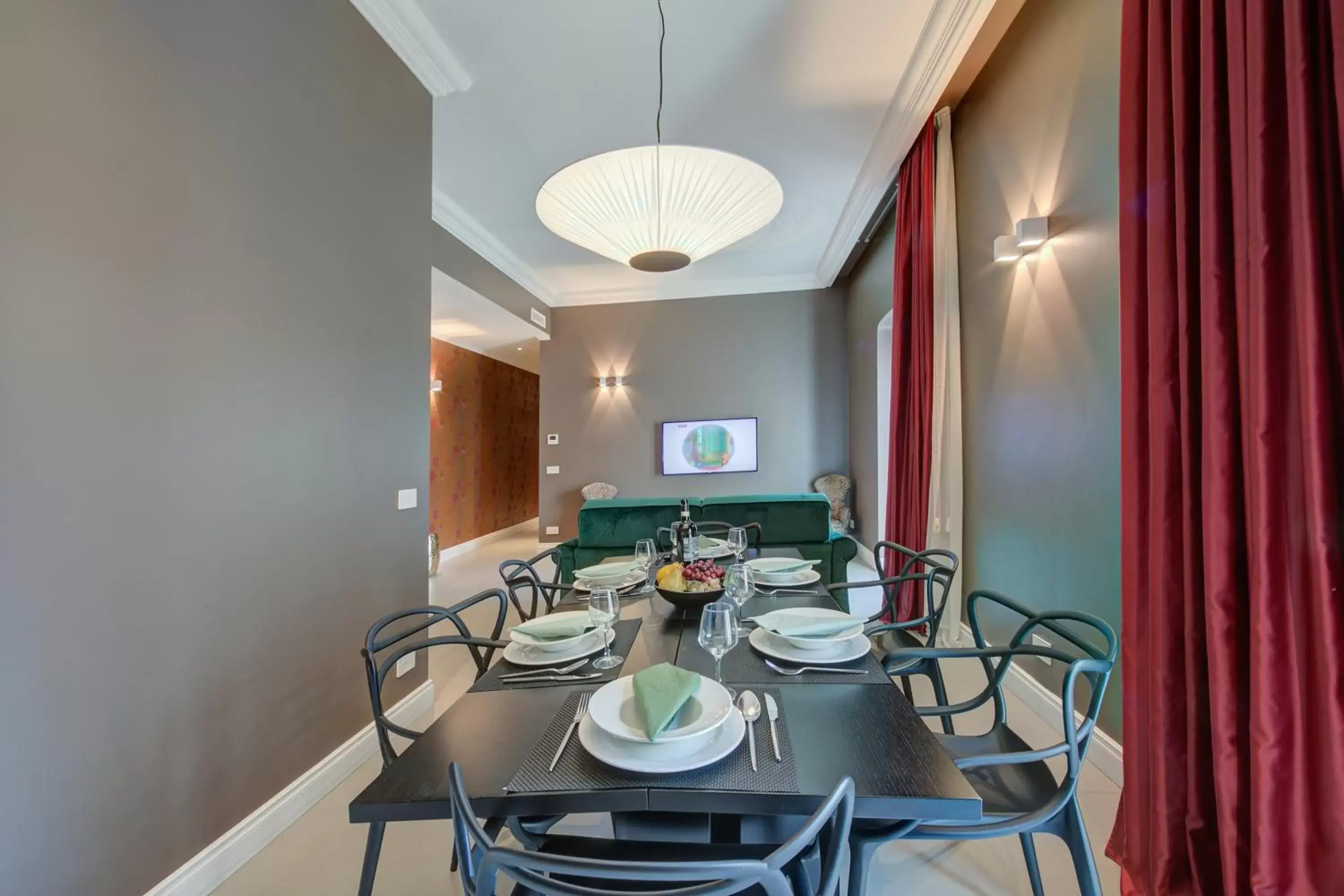Dining area, Restaurant/Places to Eat in Boutique Central Apartments- Happy Rentals