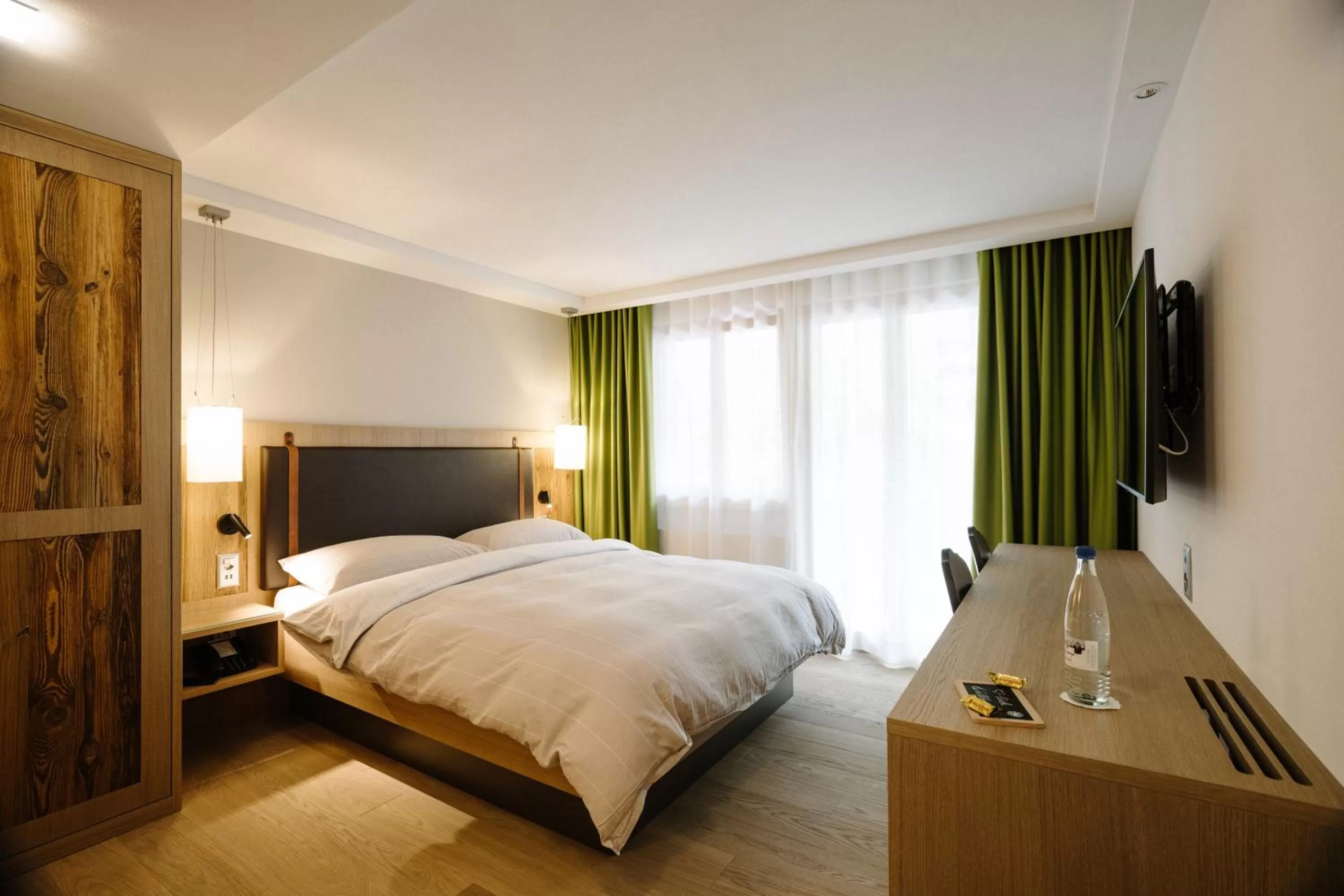 Photo of the whole room, Bed in Adler Adelboden