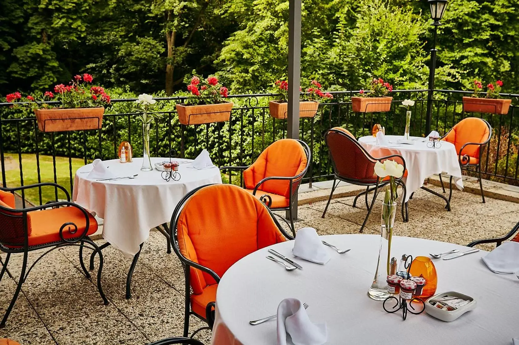 Patio, Restaurant/Places to Eat in Chateau de Montvillargenne