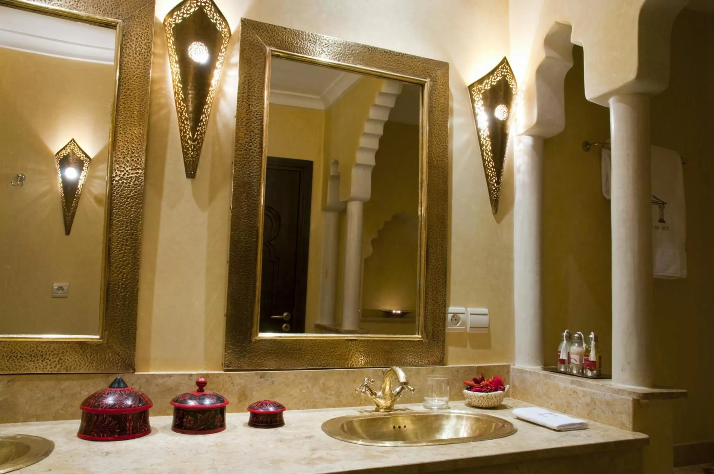 Bathroom in Le Temple Des Arts