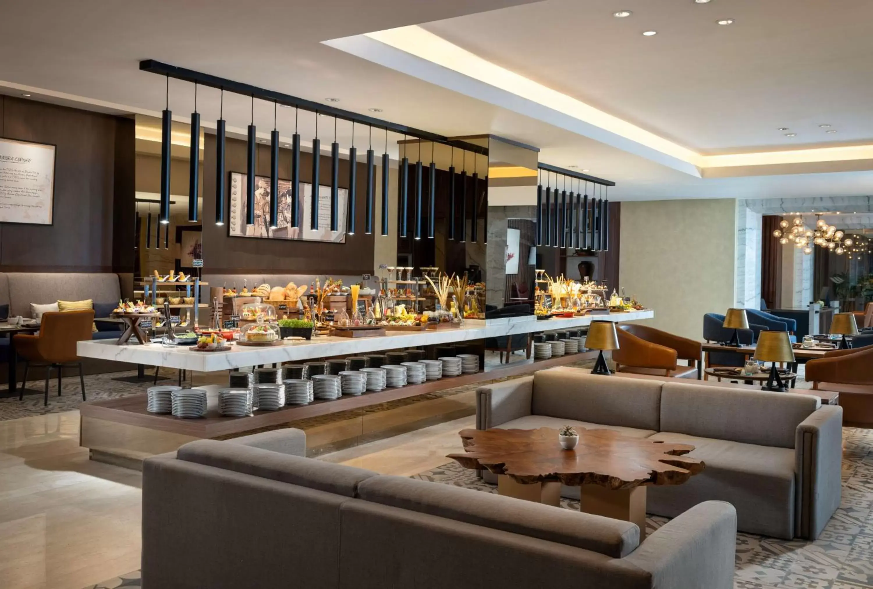 Breakfast, Restaurant/Places to Eat in DoubleTree by Hilton Surabaya